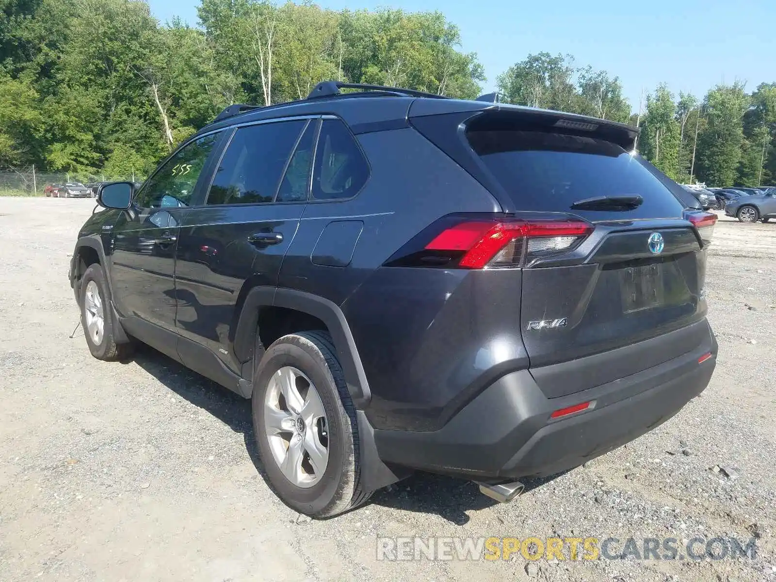 3 Photograph of a damaged car 4T3R6RFV9LU004402 TOYOTA RAV4 2020