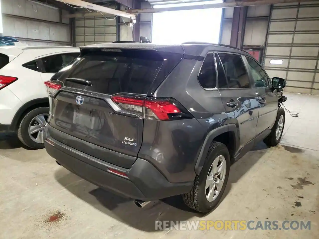 4 Photograph of a damaged car 4T3R6RFV9LU005176 TOYOTA RAV4 2020