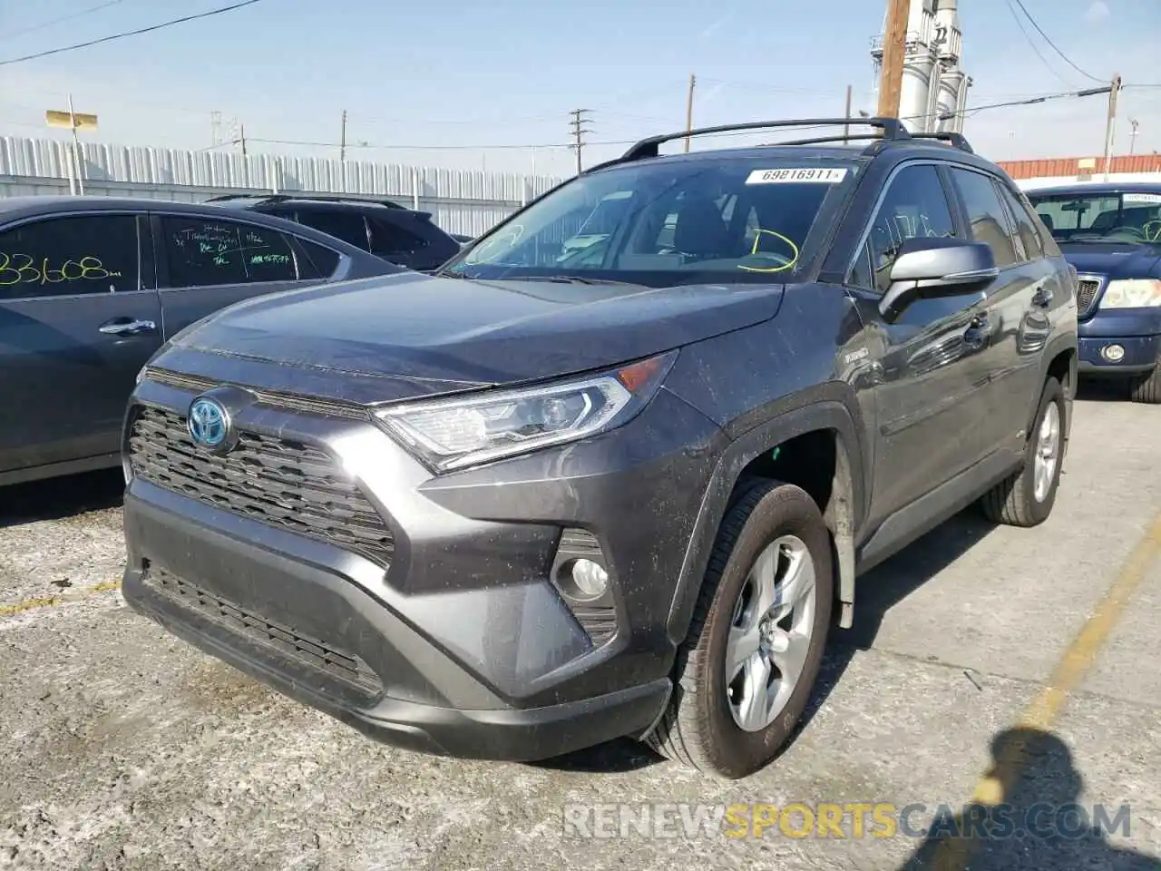 2 Photograph of a damaged car 4T3R6RFVXLU003193 TOYOTA RAV4 2020