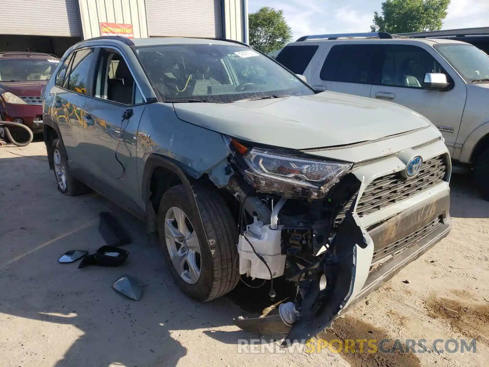 1 Photograph of a damaged car 4T3RWRFV5LU003781 TOYOTA RAV4 2020