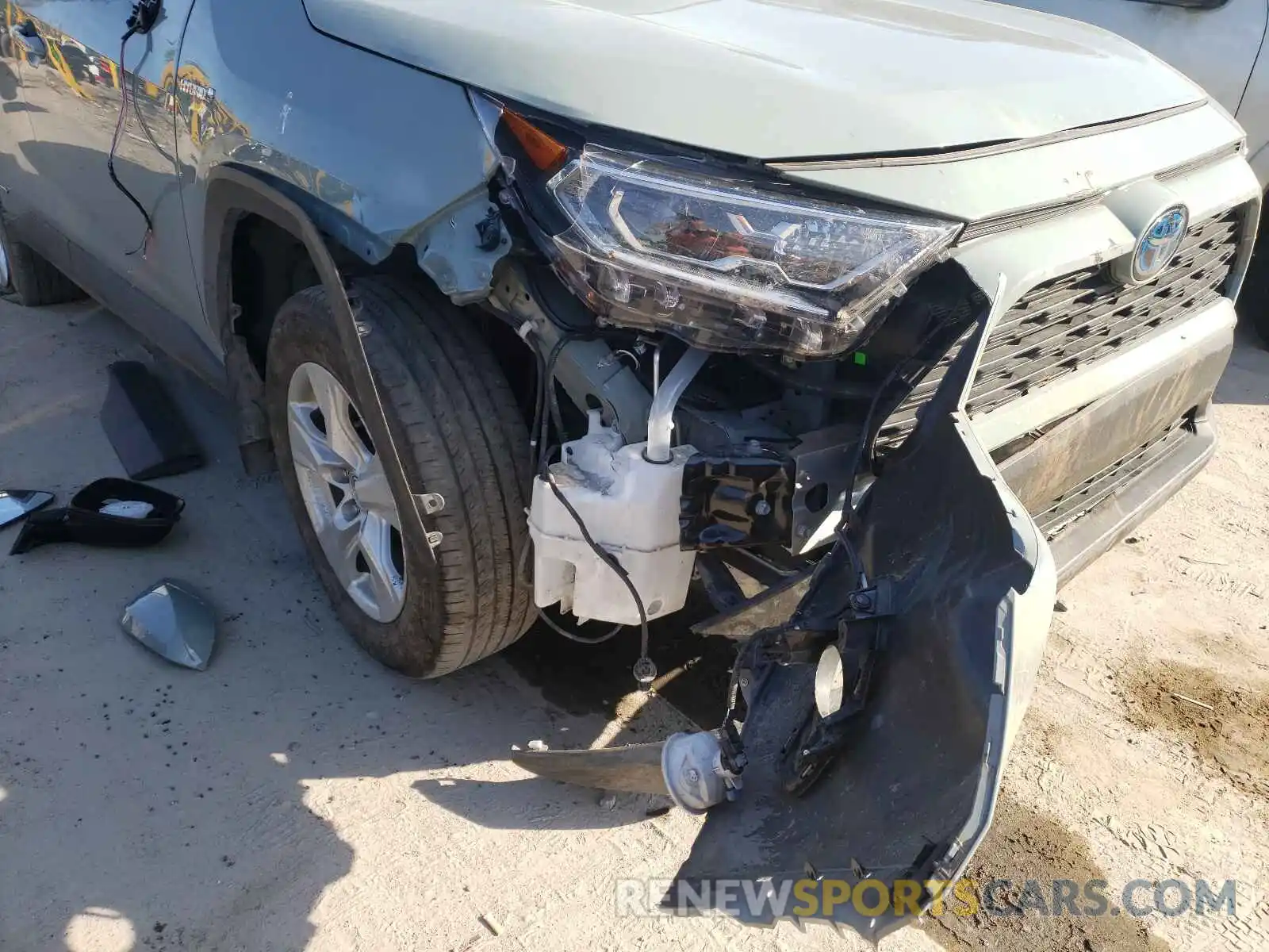 9 Photograph of a damaged car 4T3RWRFV5LU003781 TOYOTA RAV4 2020