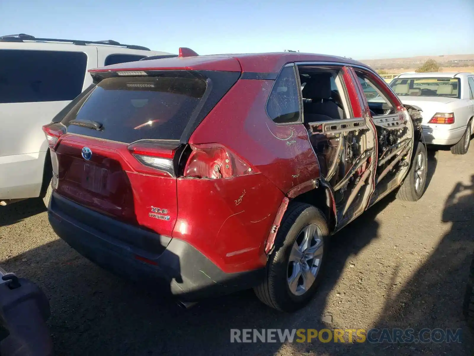 4 Photograph of a damaged car 4T3RWRFV6LU003272 TOYOTA RAV4 2020