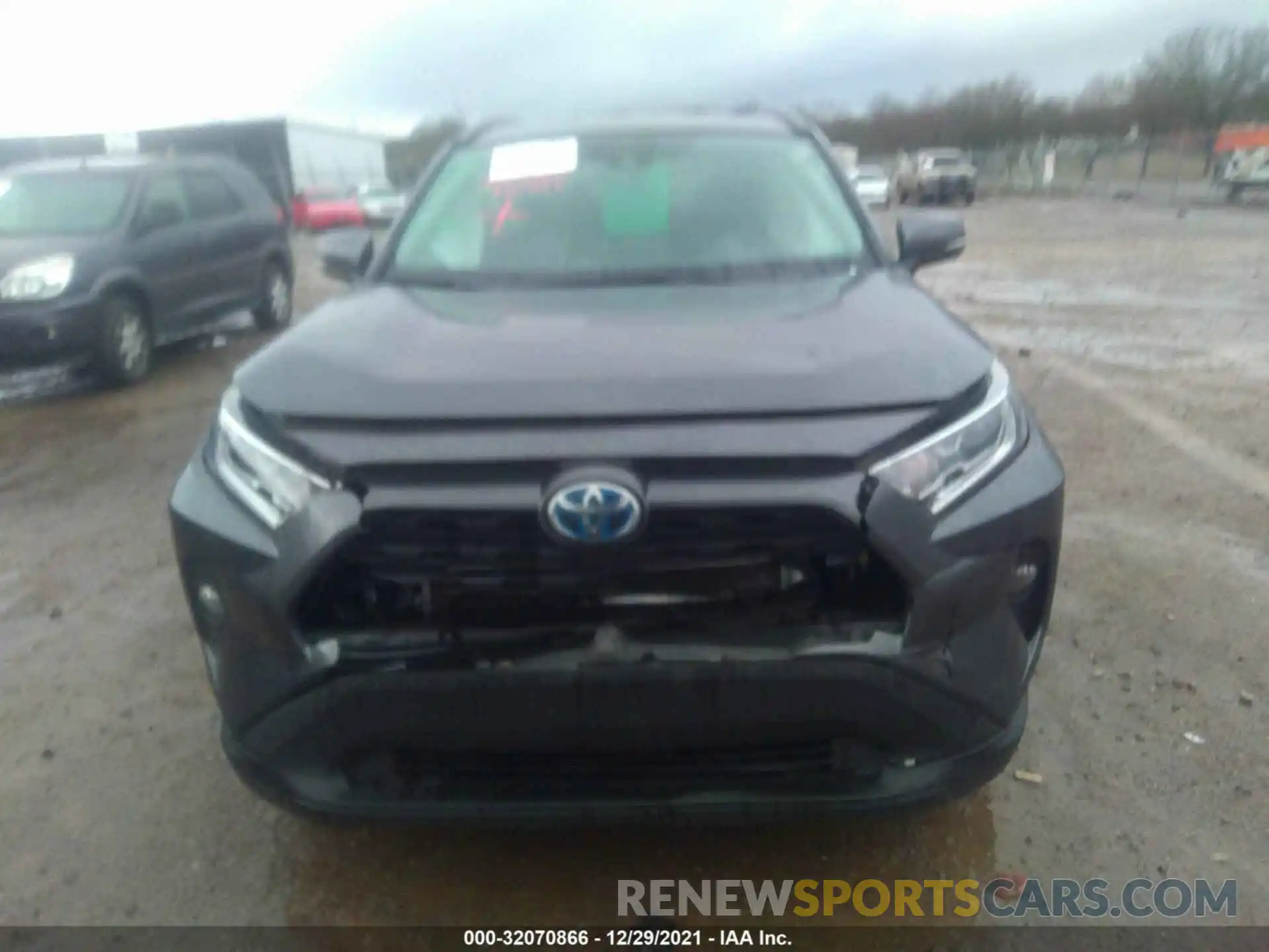 6 Photograph of a damaged car 4T3RWRFV7LU003104 TOYOTA RAV4 2020