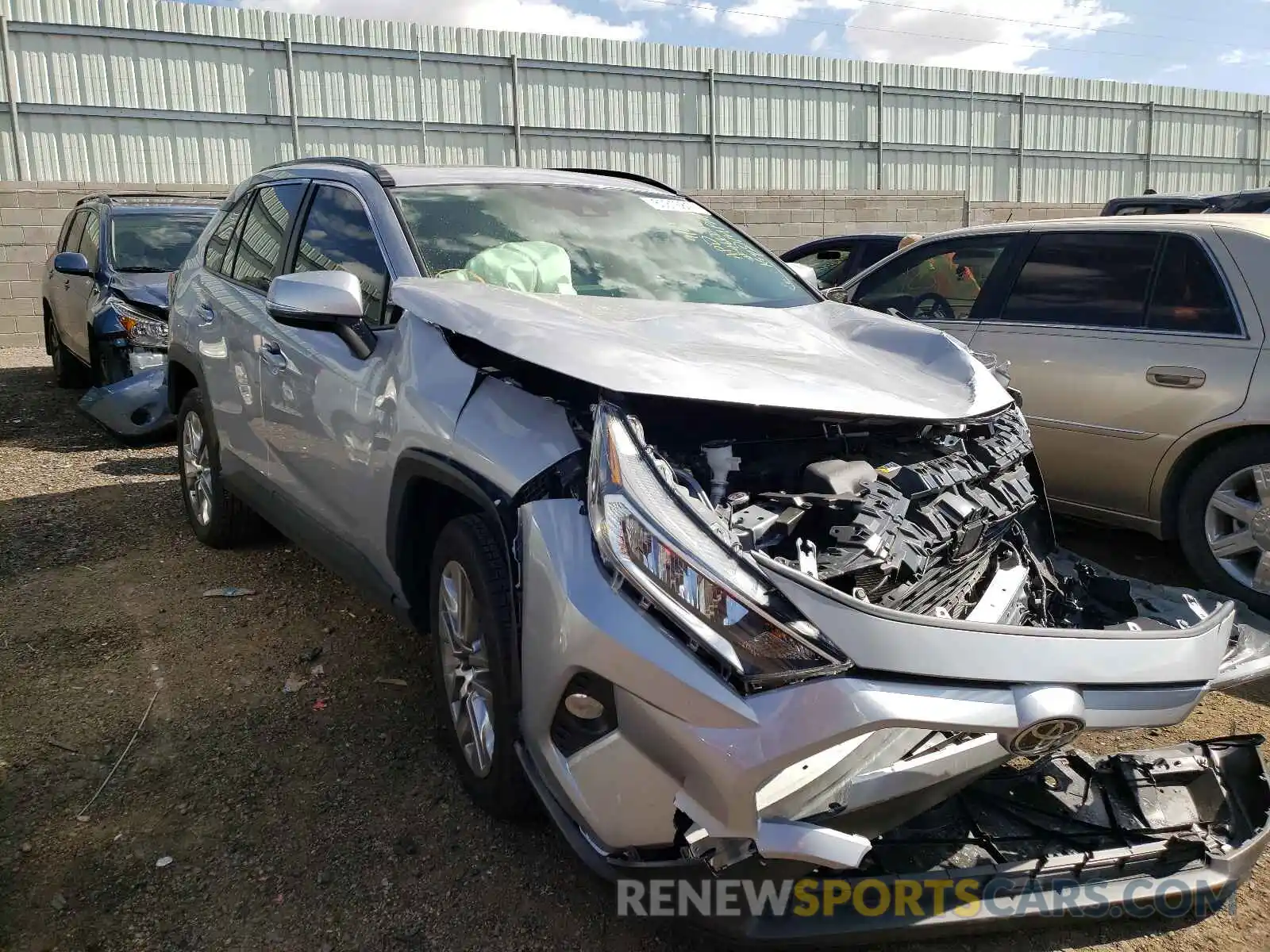 1 Photograph of a damaged car JTMA1RFV0LD059989 TOYOTA RAV4 2020