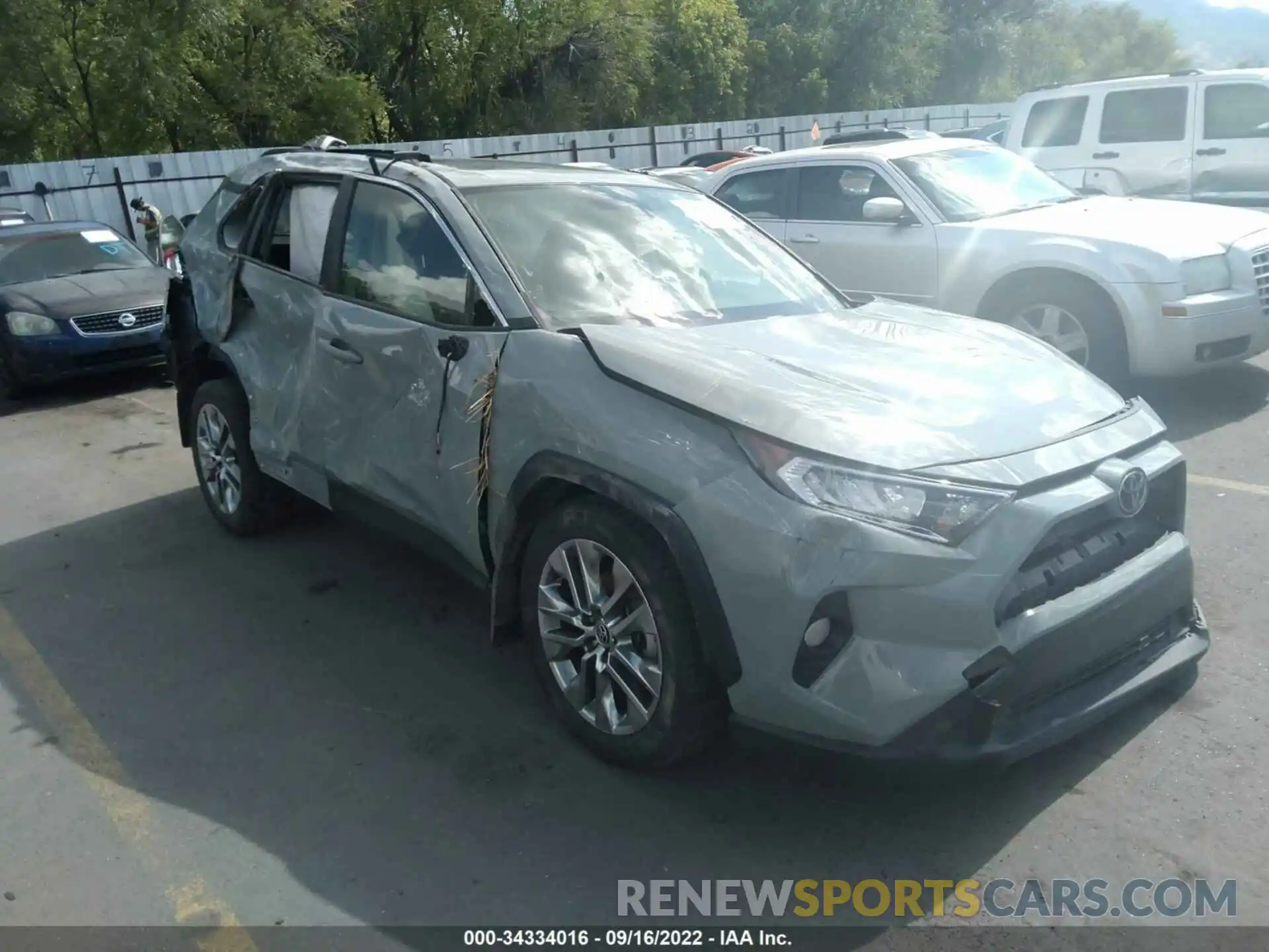 1 Photograph of a damaged car JTMA1RFV2LJ039115 TOYOTA RAV4 2020