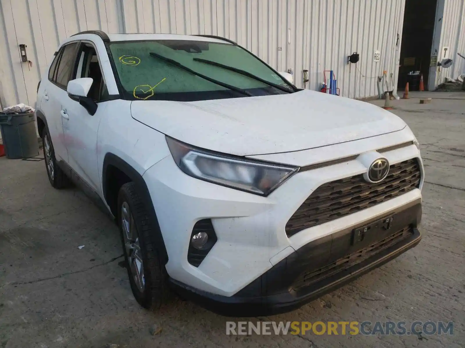 1 Photograph of a damaged car JTMA1RFV4LD049319 TOYOTA RAV4 2020