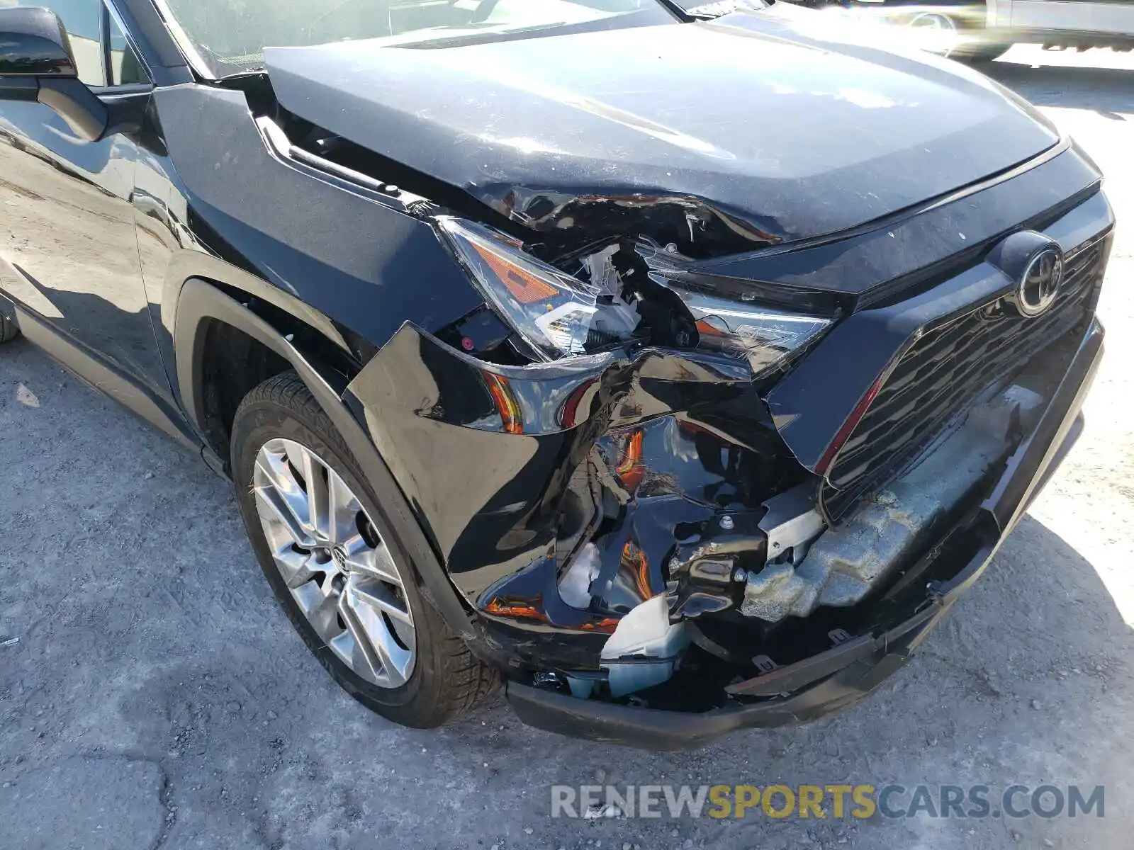 9 Photograph of a damaged car JTMA1RFV4LD062734 TOYOTA RAV4 2020