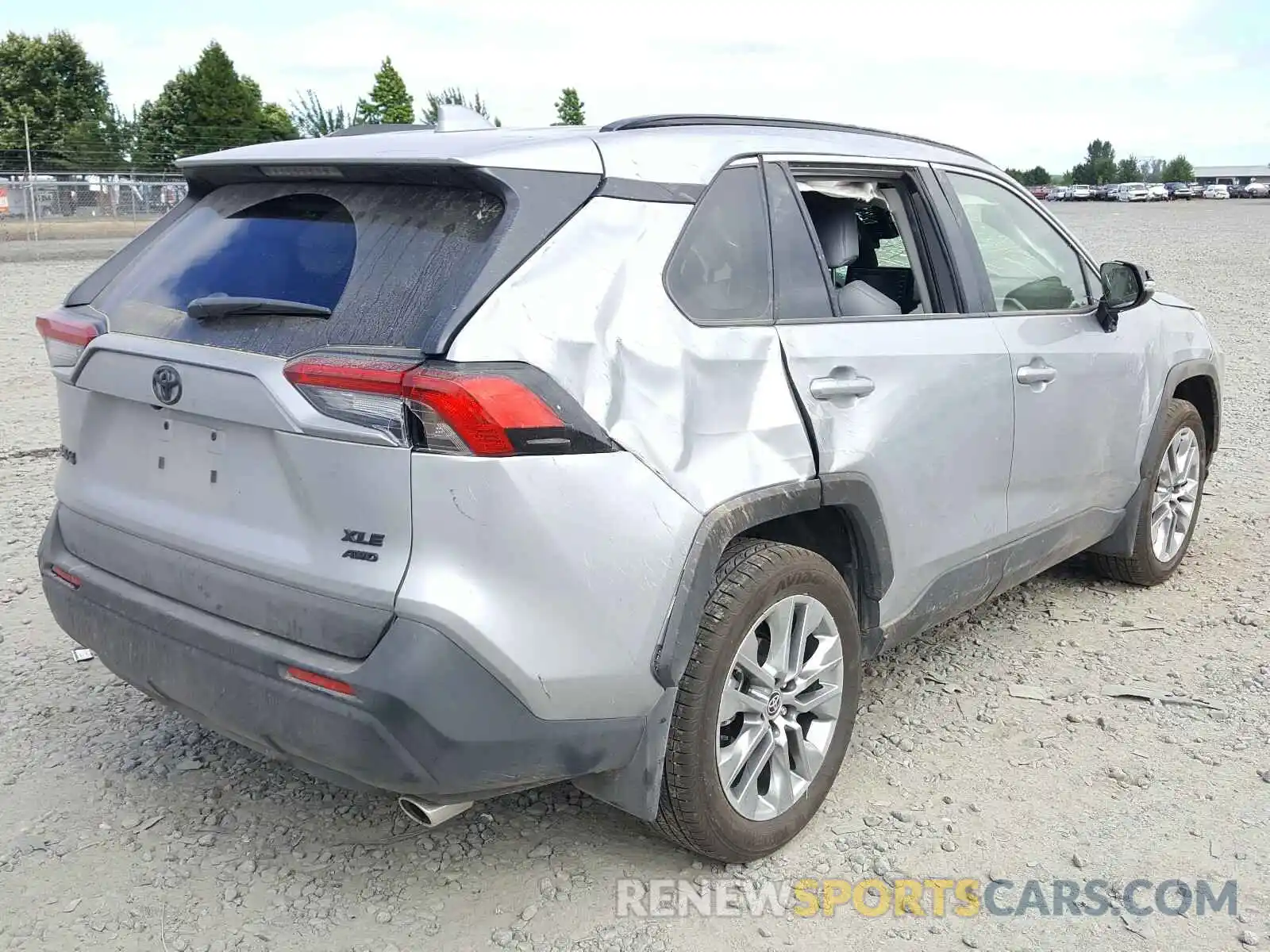 4 Photograph of a damaged car JTMA1RFV6LJ027694 TOYOTA RAV4 2020