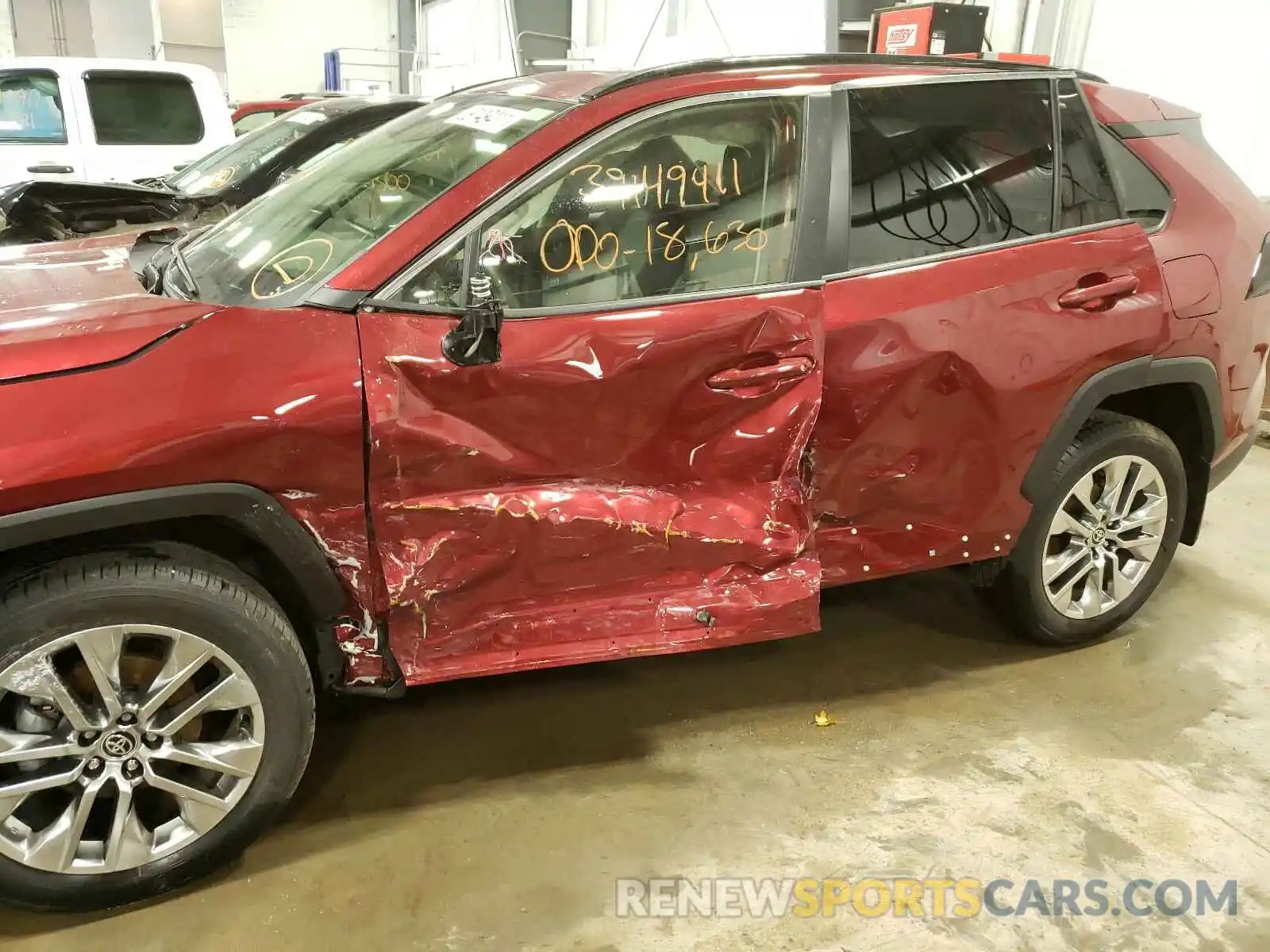 9 Photograph of a damaged car JTMA1RFVXLJ036124 TOYOTA RAV4 2020