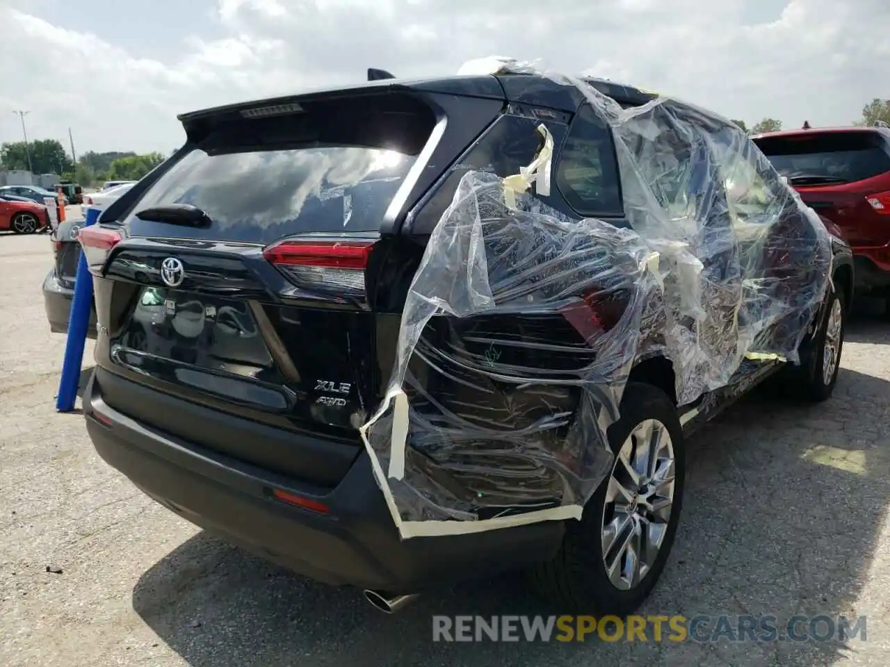 4 Photograph of a damaged car JTMA1RFVXLJ037211 TOYOTA RAV4 2020