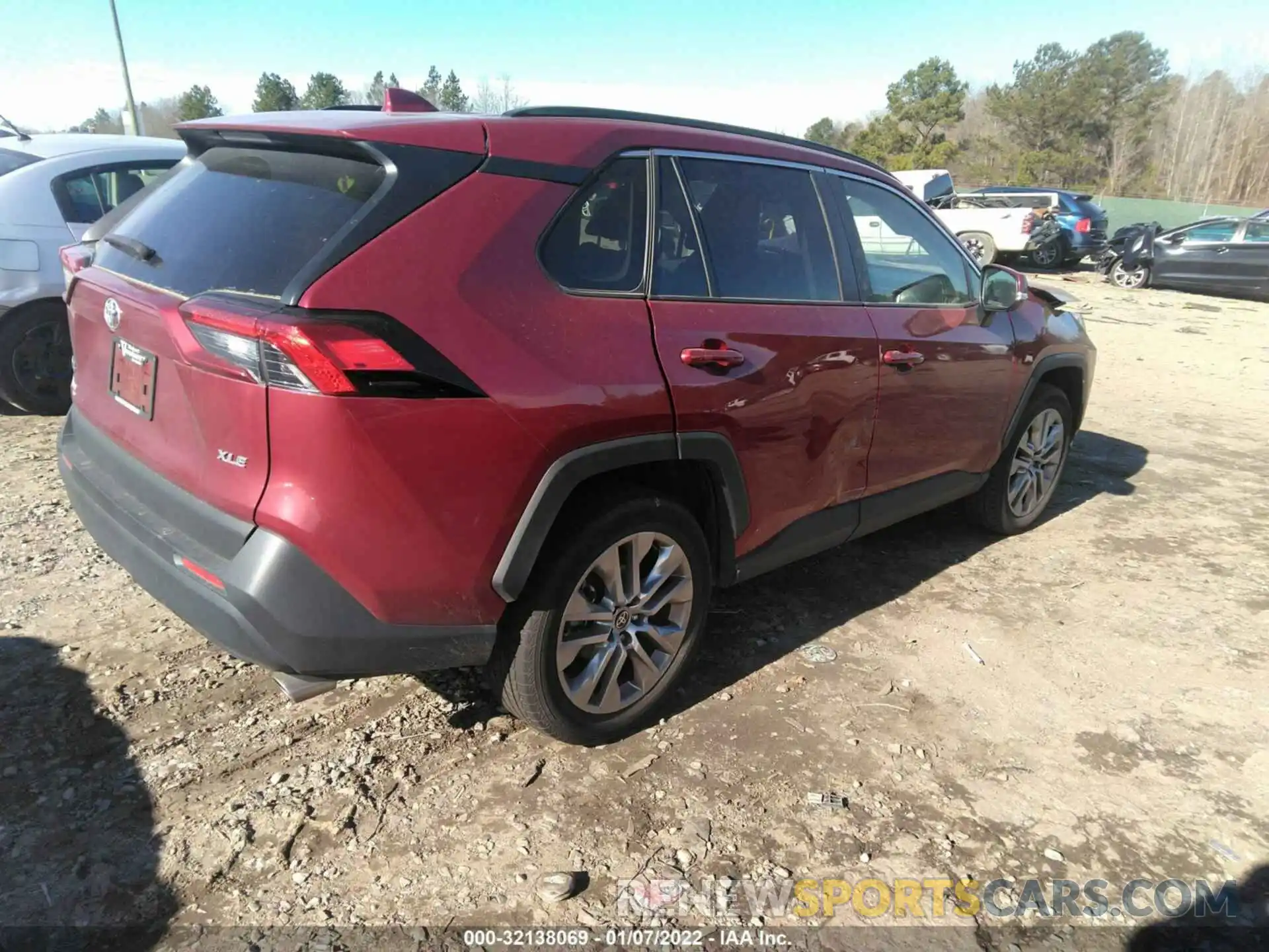 4 Photograph of a damaged car JTMC1RFV0LD042599 TOYOTA RAV4 2020