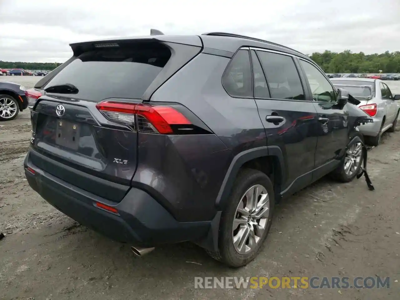 4 Photograph of a damaged car JTMC1RFV0LD044417 TOYOTA RAV4 2020