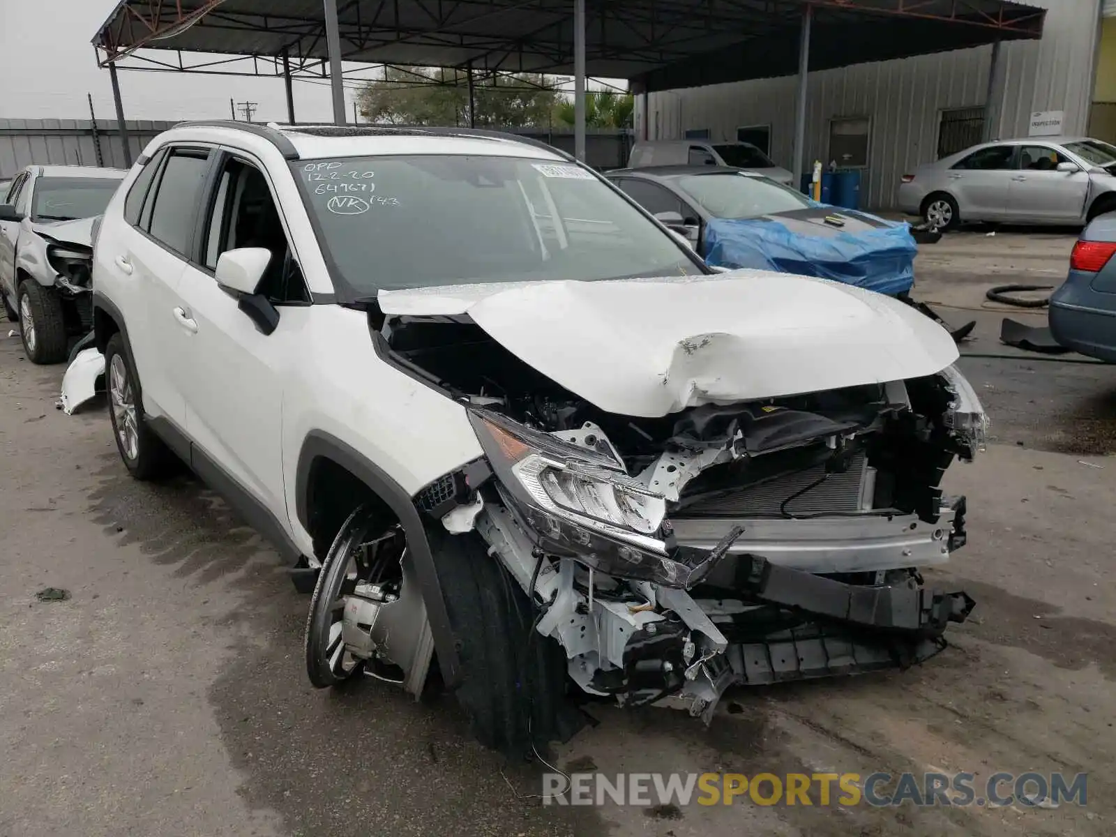 1 Photograph of a damaged car JTMC1RFV0LD048256 TOYOTA RAV4 2020