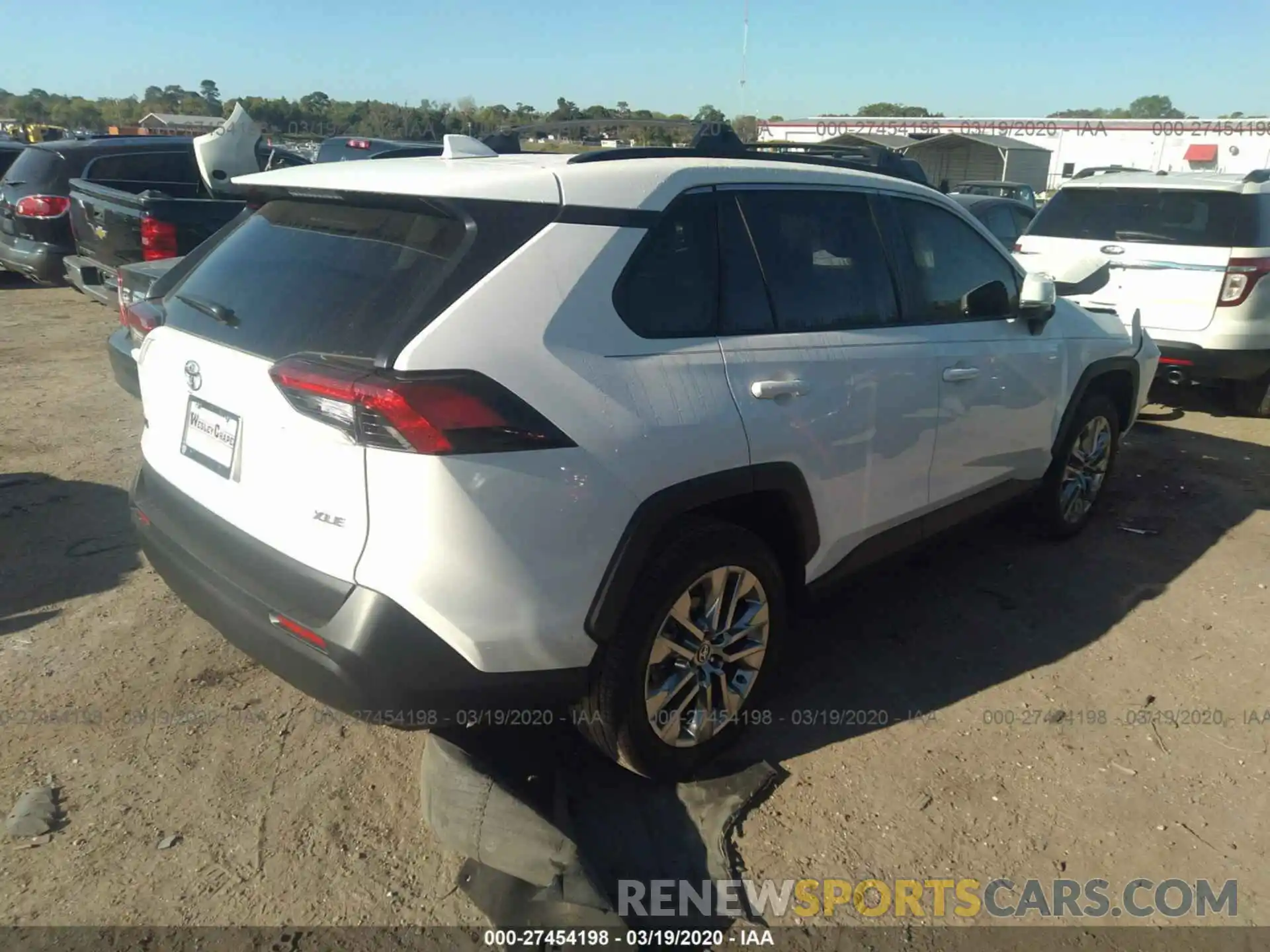 4 Photograph of a damaged car JTMC1RFV0LD048709 TOYOTA RAV4 2020