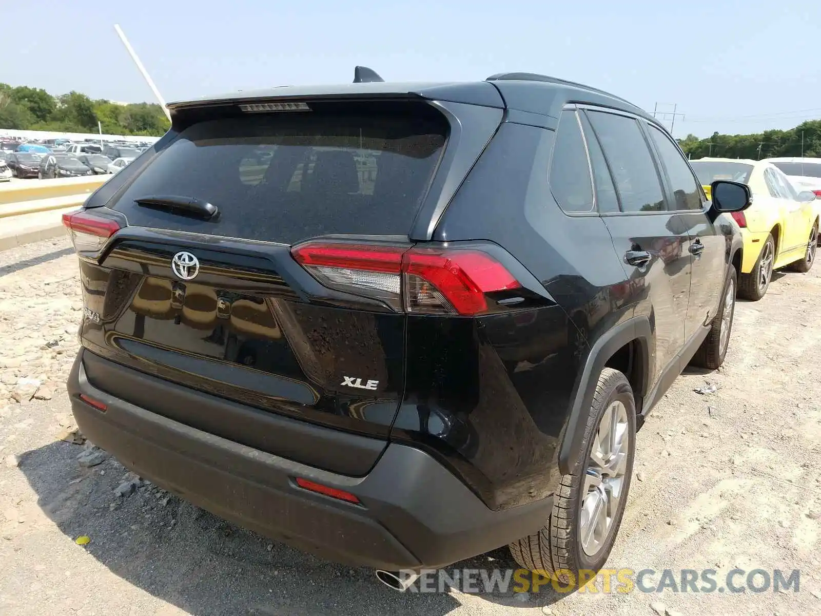 4 Photograph of a damaged car JTMC1RFV0LD056311 TOYOTA RAV4 2020