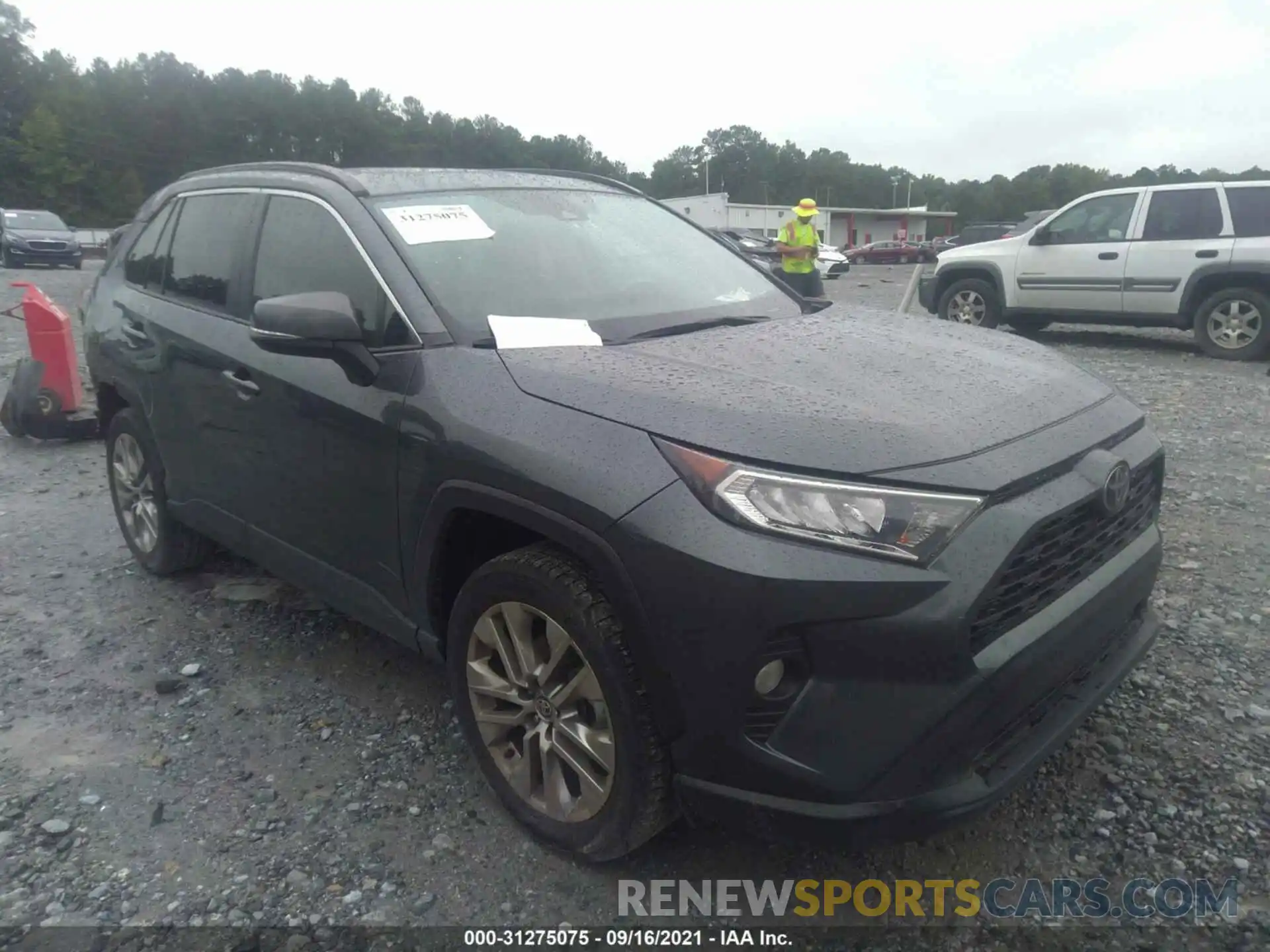 1 Photograph of a damaged car JTMC1RFV0LD518172 TOYOTA RAV4 2020