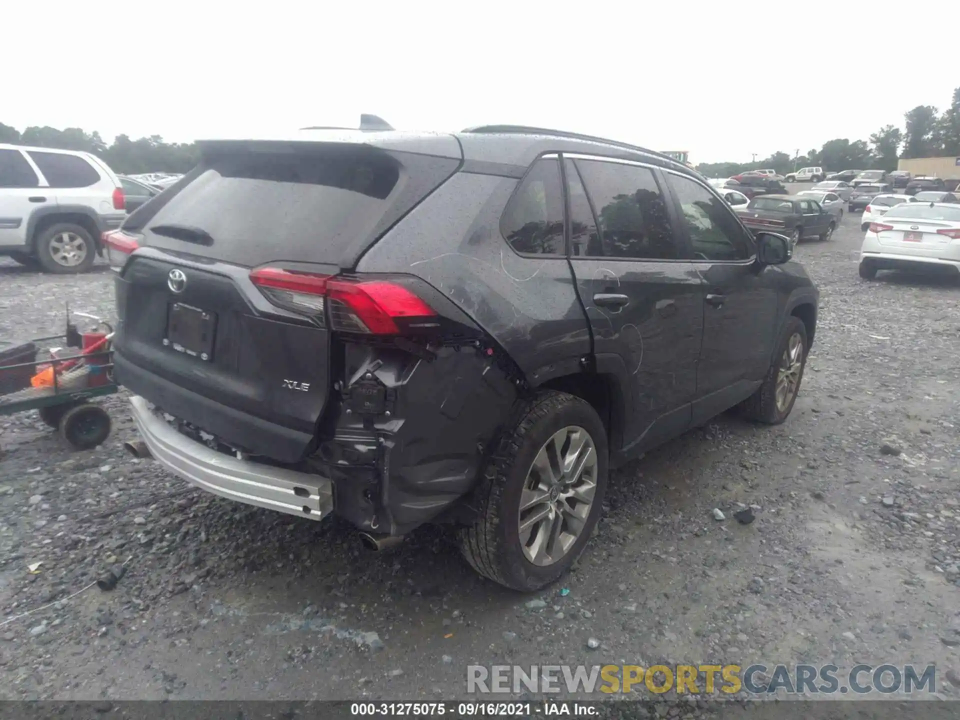 4 Photograph of a damaged car JTMC1RFV0LD518172 TOYOTA RAV4 2020