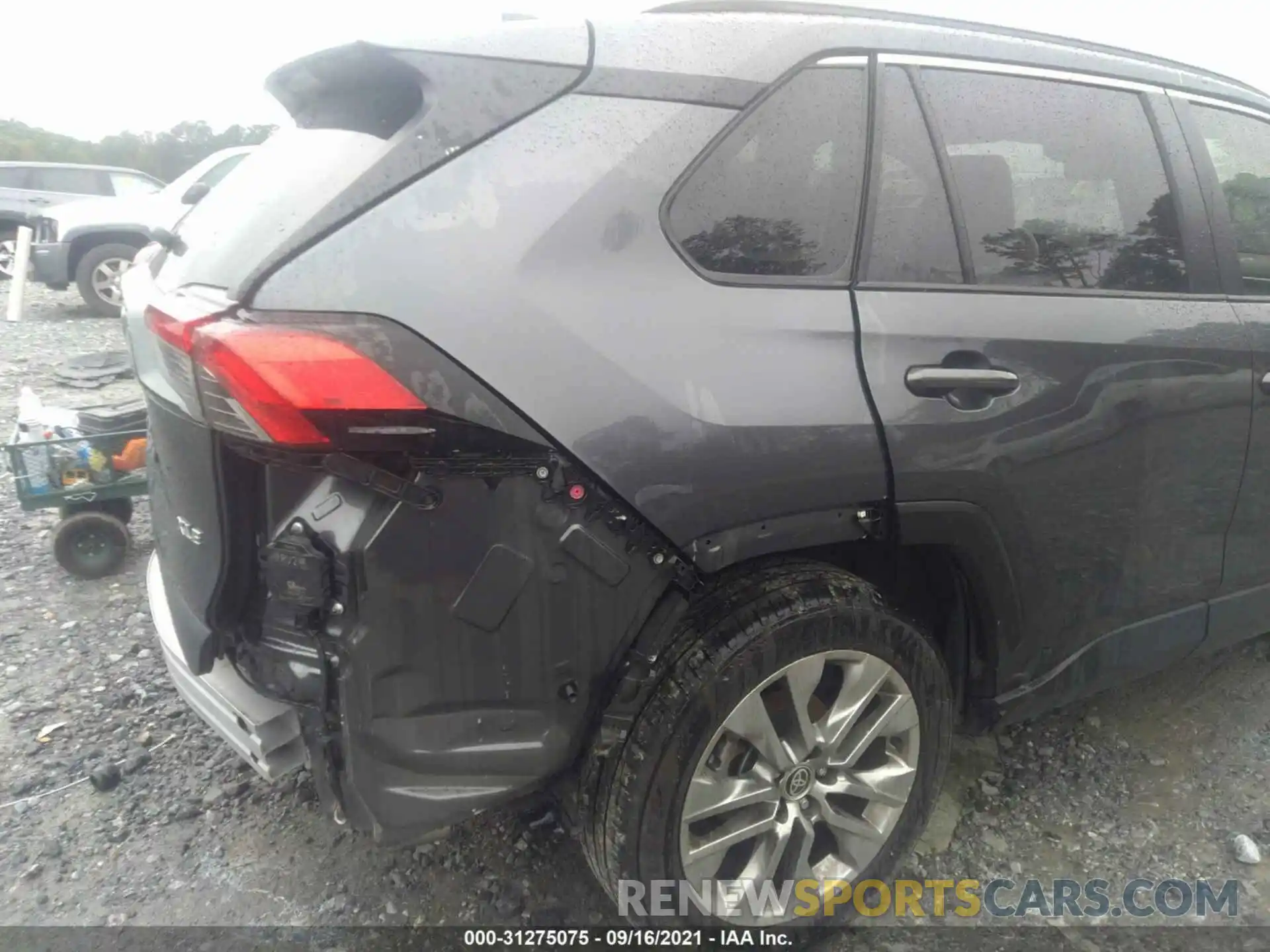 6 Photograph of a damaged car JTMC1RFV0LD518172 TOYOTA RAV4 2020