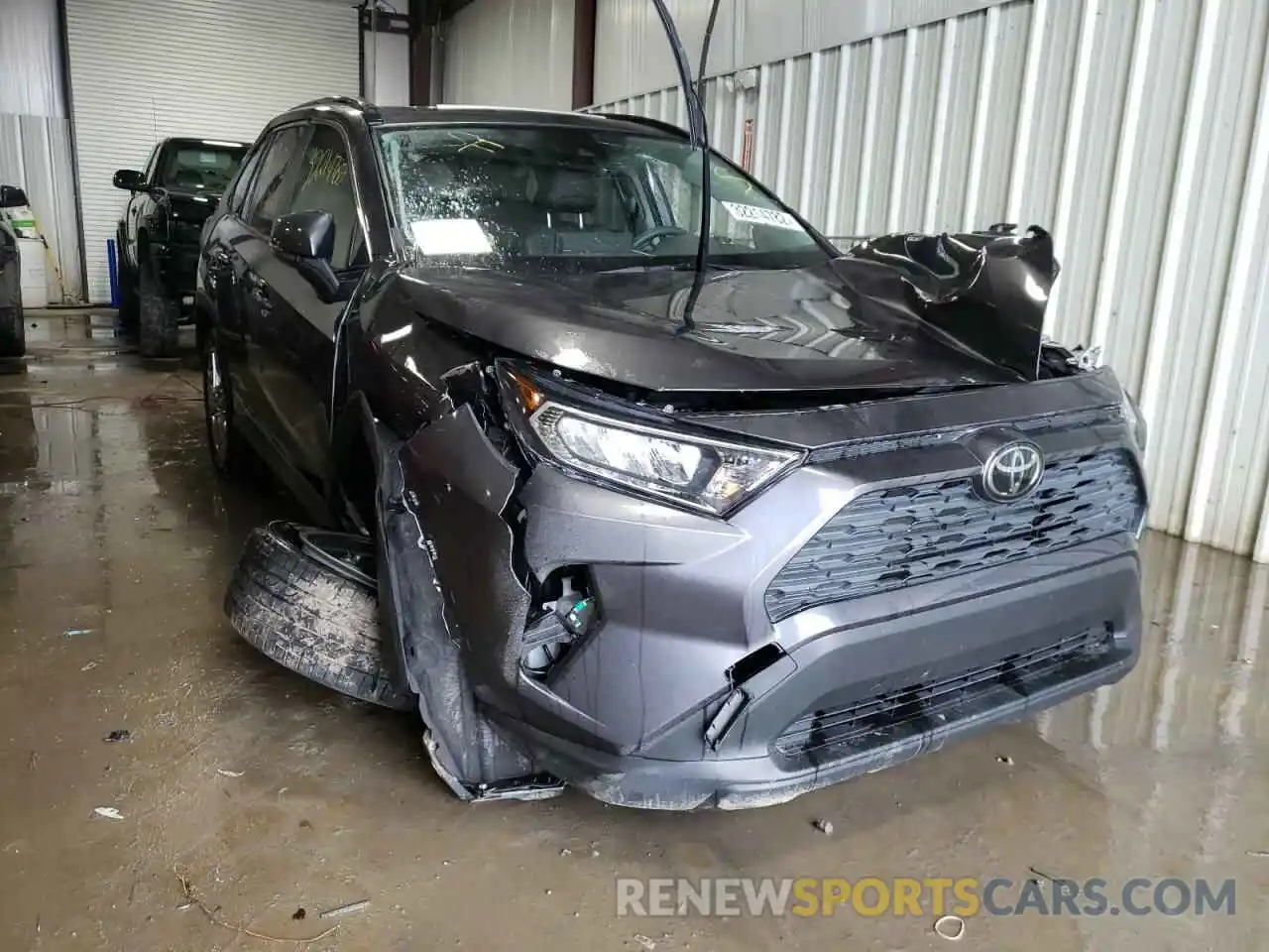 1 Photograph of a damaged car JTMC1RFV0LJ017753 TOYOTA RAV4 2020