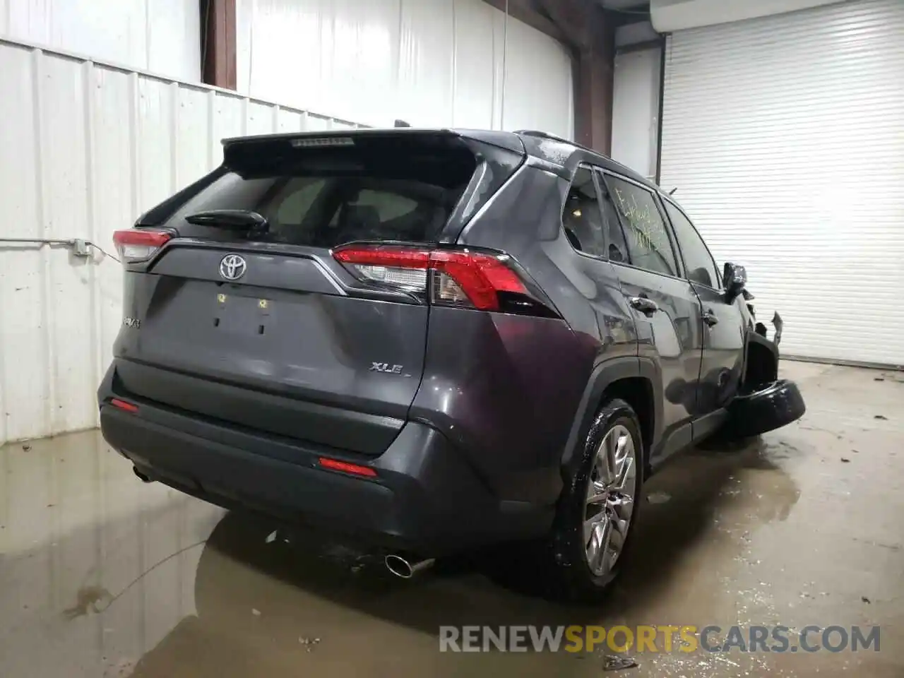 4 Photograph of a damaged car JTMC1RFV0LJ017753 TOYOTA RAV4 2020