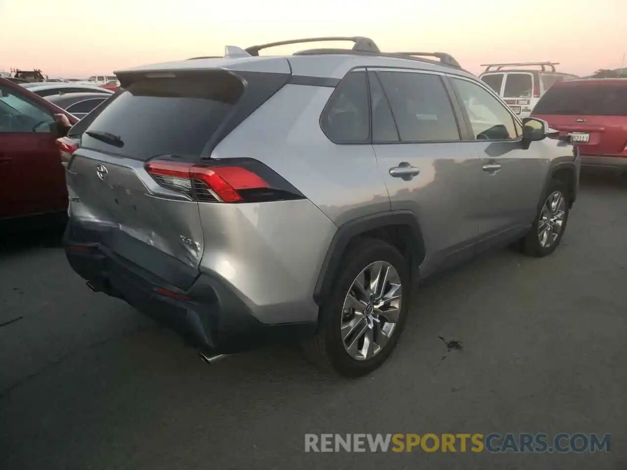 4 Photograph of a damaged car JTMC1RFV0LJ020457 TOYOTA RAV4 2020