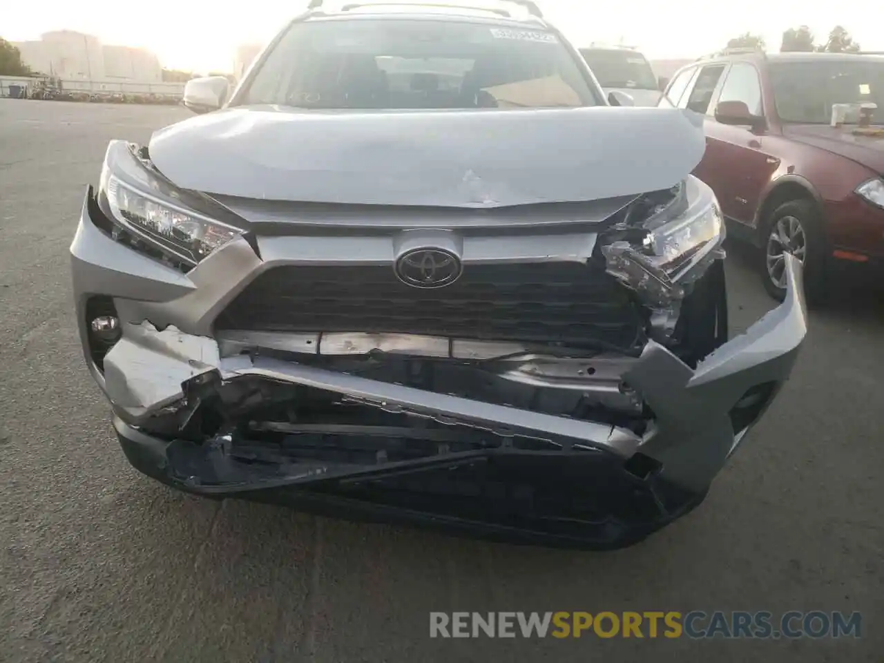 9 Photograph of a damaged car JTMC1RFV0LJ020457 TOYOTA RAV4 2020