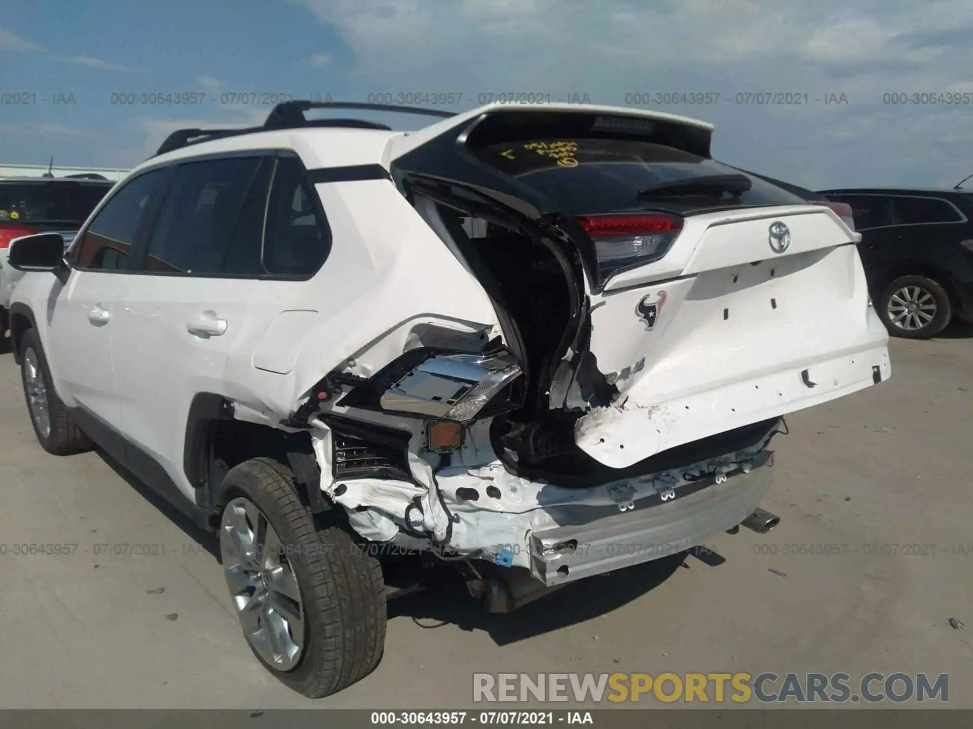 6 Photograph of a damaged car JTMC1RFV1LD048041 TOYOTA RAV4 2020