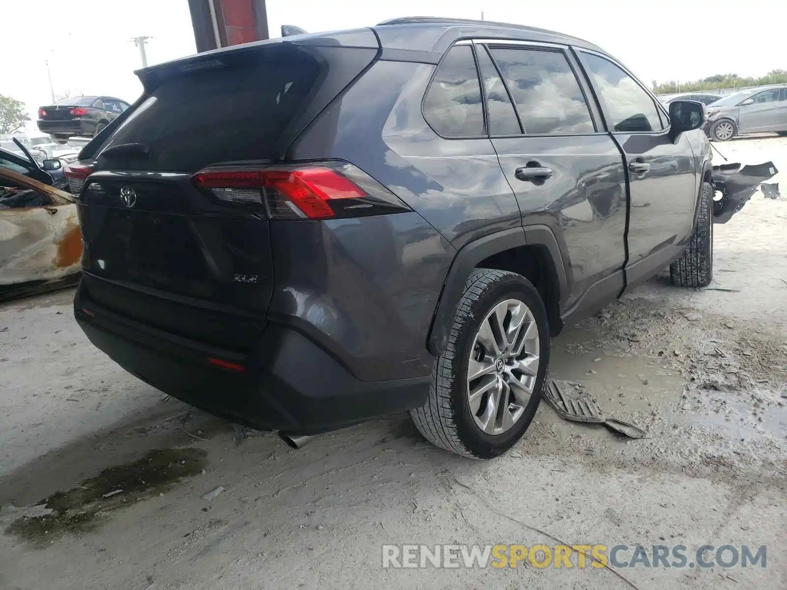 4 Photograph of a damaged car JTMC1RFV1LD517452 TOYOTA RAV4 2020