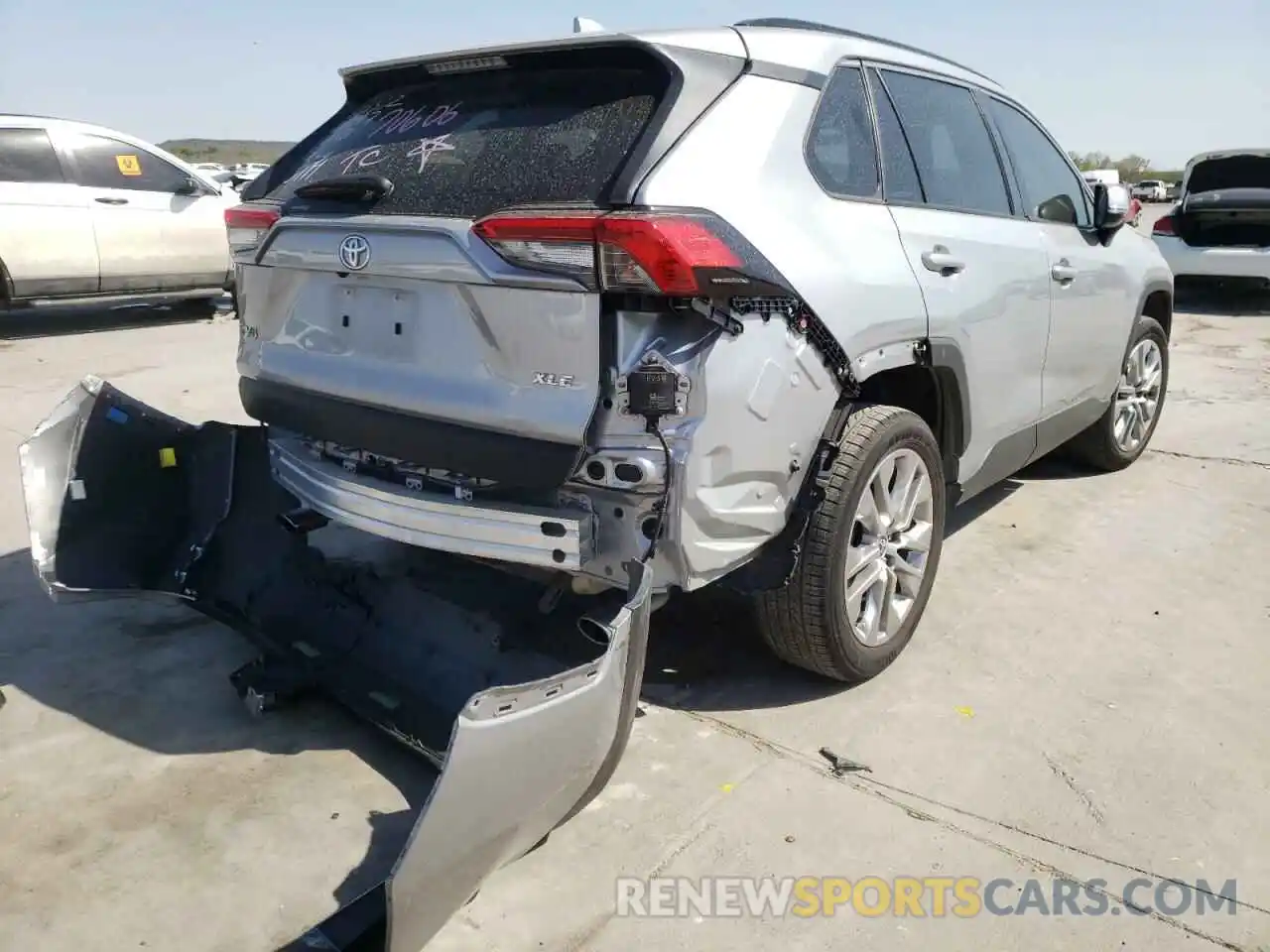 4 Photograph of a damaged car JTMC1RFV1LD520500 TOYOTA RAV4 2020