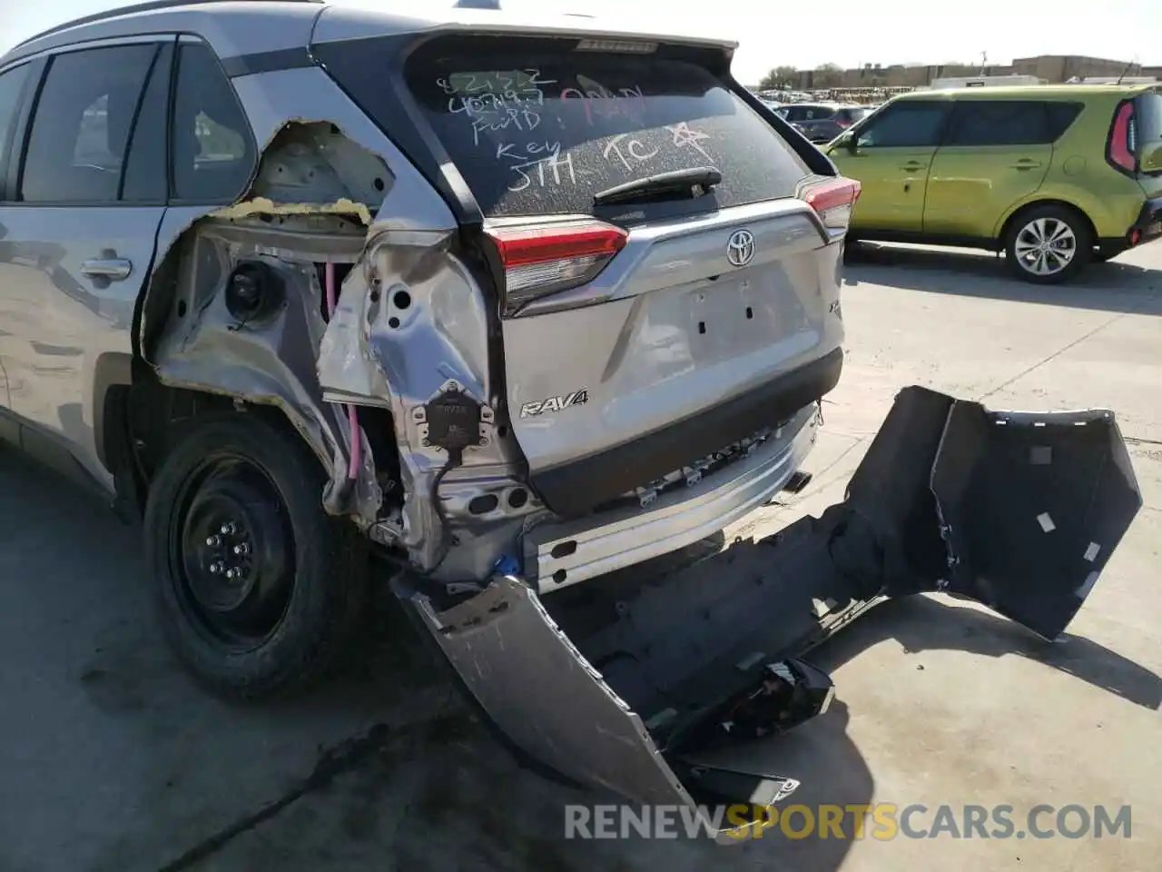 9 Photograph of a damaged car JTMC1RFV1LD520500 TOYOTA RAV4 2020