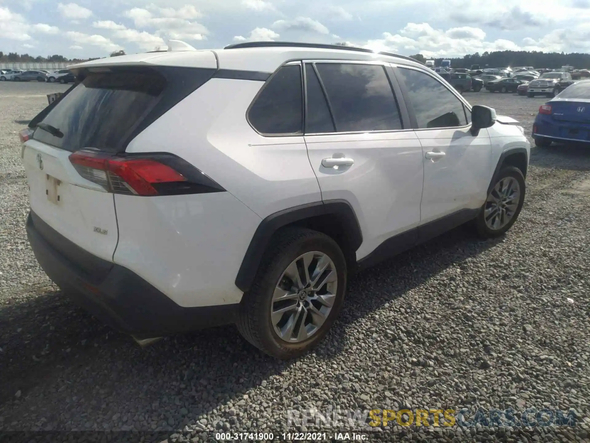 4 Photograph of a damaged car JTMC1RFV2LD049327 TOYOTA RAV4 2020