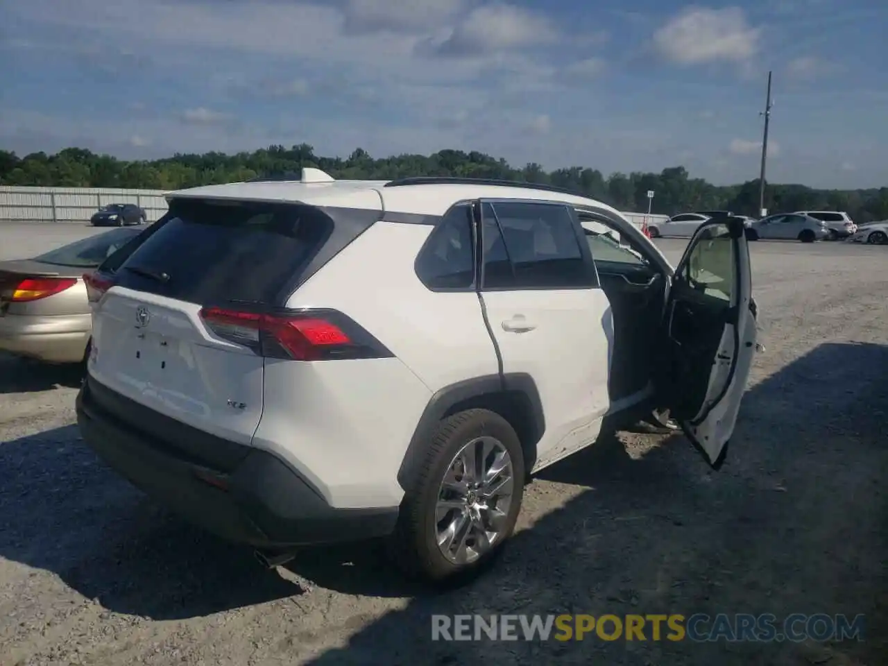 4 Photograph of a damaged car JTMC1RFV2LD055256 TOYOTA RAV4 2020