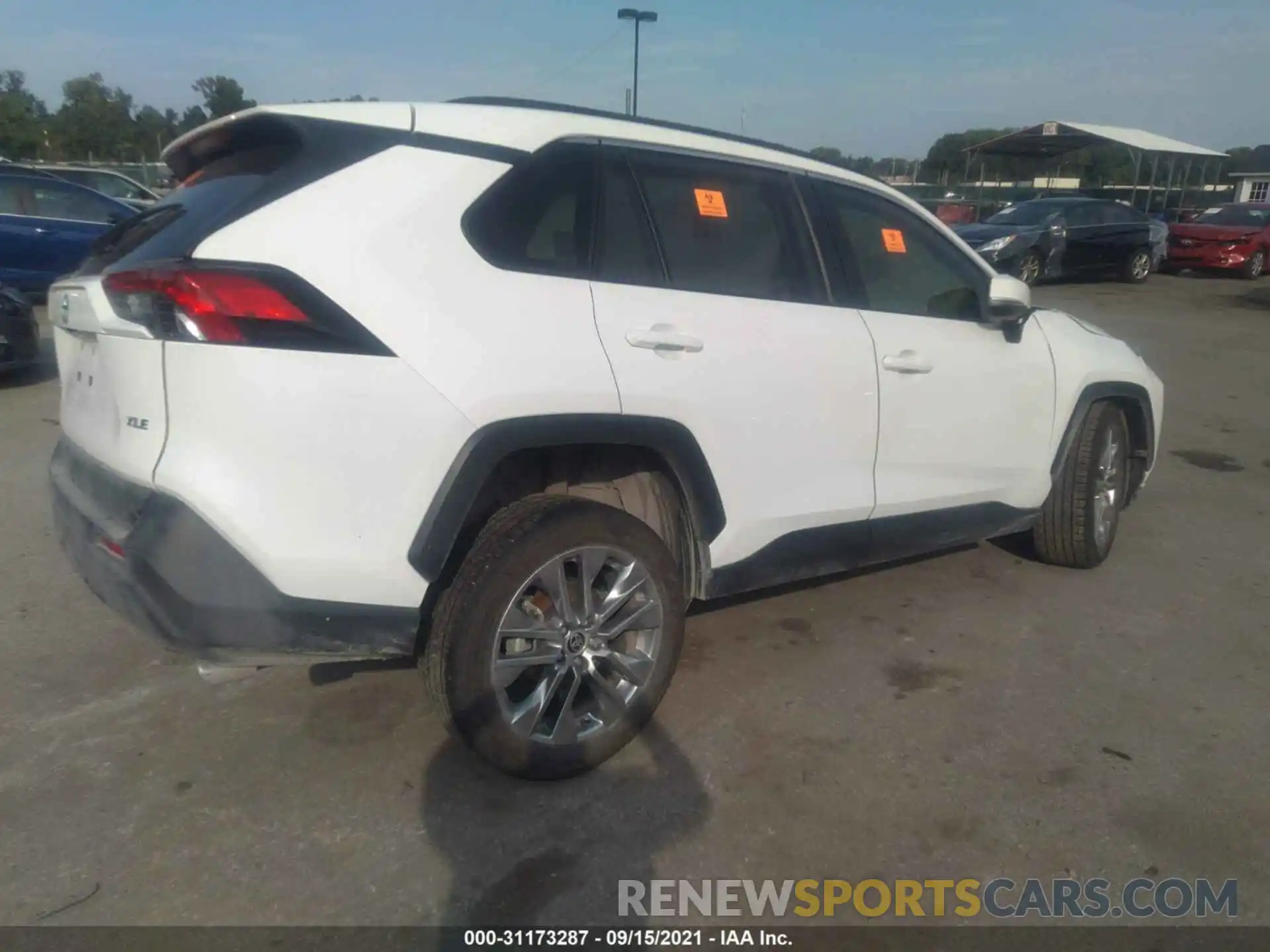 4 Photograph of a damaged car JTMC1RFV2LD519047 TOYOTA RAV4 2020