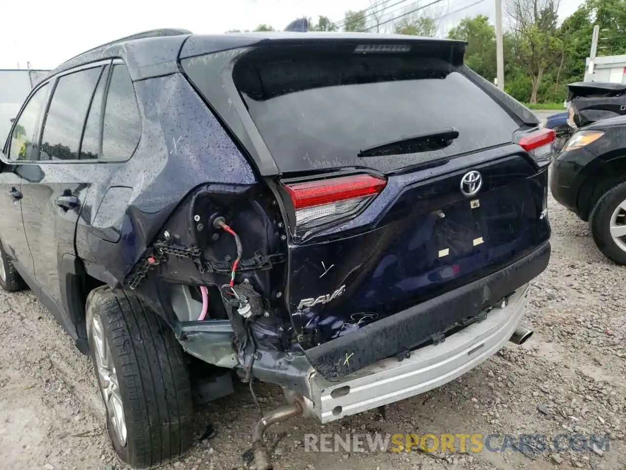 9 Photograph of a damaged car JTMC1RFV2LJ017141 TOYOTA RAV4 2020