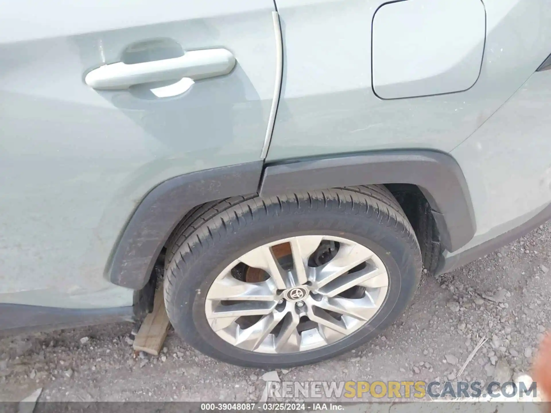 18 Photograph of a damaged car JTMC1RFV2LJ020217 TOYOTA RAV4 2020