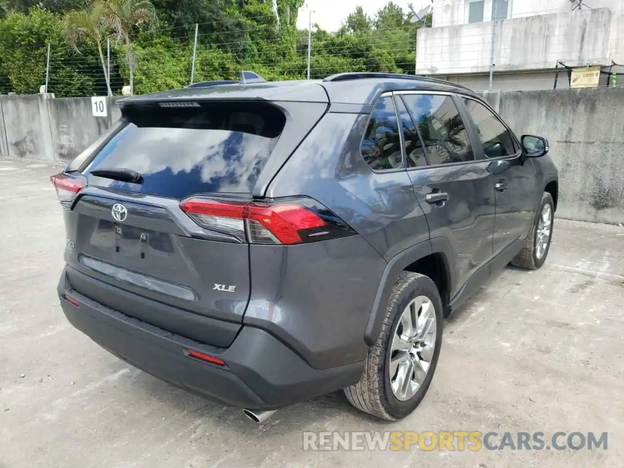 4 Photograph of a damaged car JTMC1RFV3LD049014 TOYOTA RAV4 2020