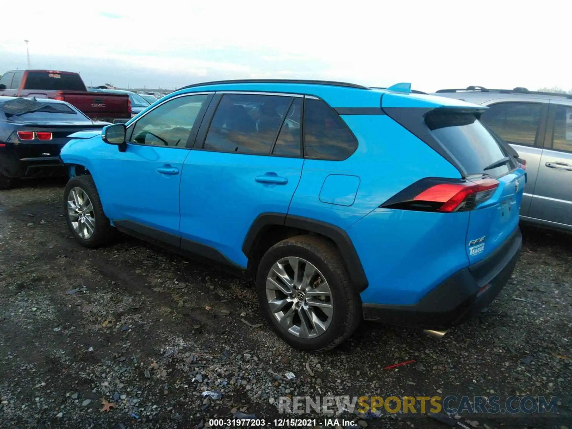 3 Photograph of a damaged car JTMC1RFV3LD520370 TOYOTA RAV4 2020