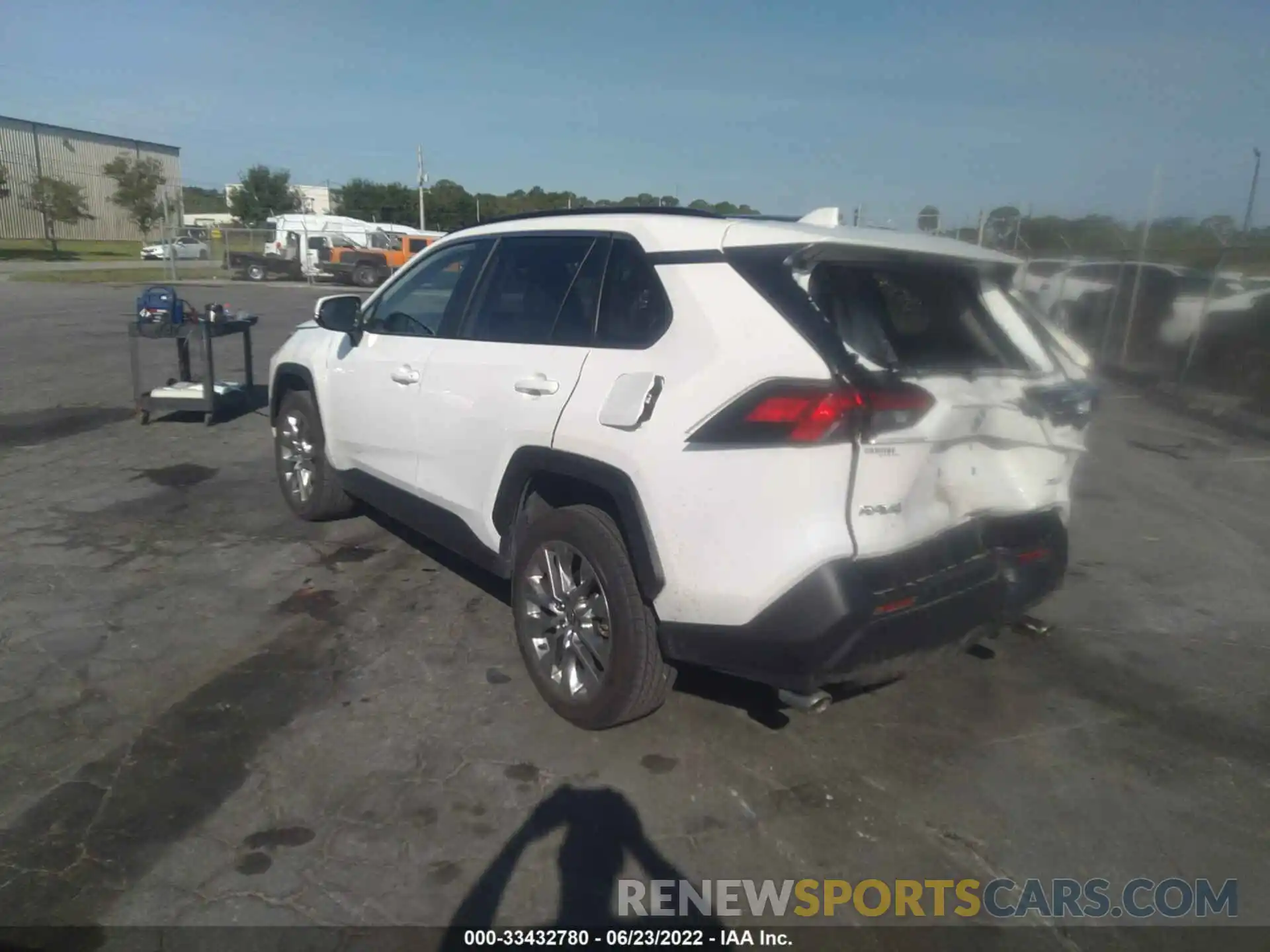 3 Photograph of a damaged car JTMC1RFV4LD047773 TOYOTA RAV4 2020