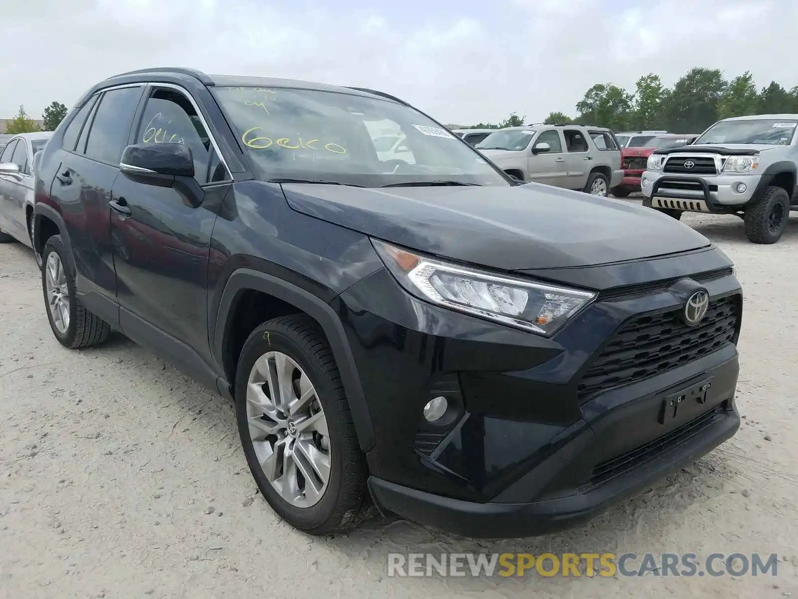 1 Photograph of a damaged car JTMC1RFV4LJ021207 TOYOTA RAV4 2020