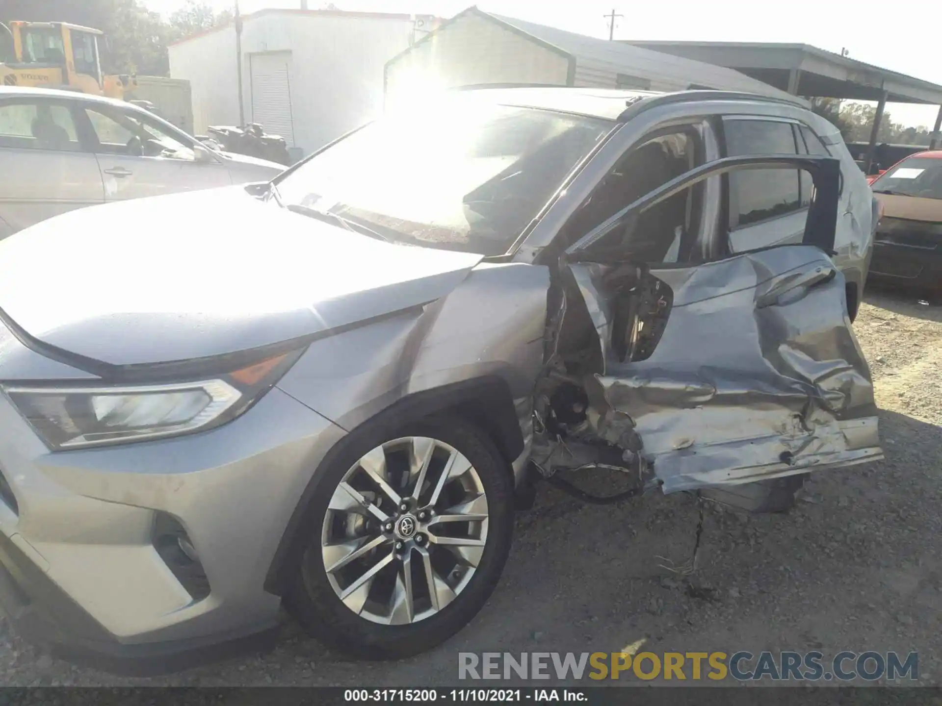 6 Photograph of a damaged car JTMC1RFV5LJ020003 TOYOTA RAV4 2020