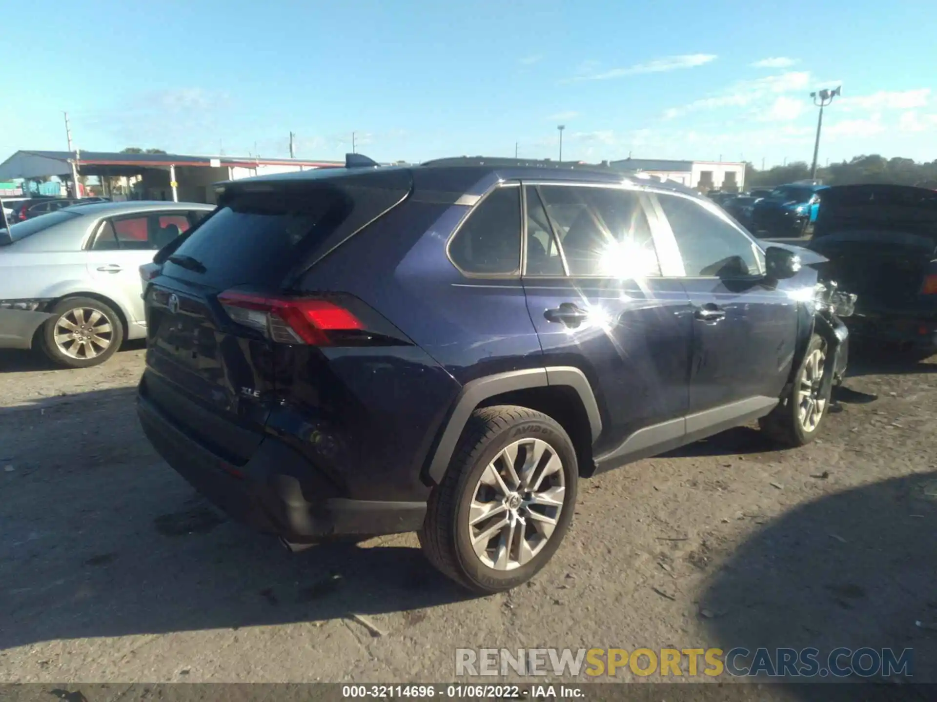 4 Photograph of a damaged car JTMC1RFV5LJ021068 TOYOTA RAV4 2020