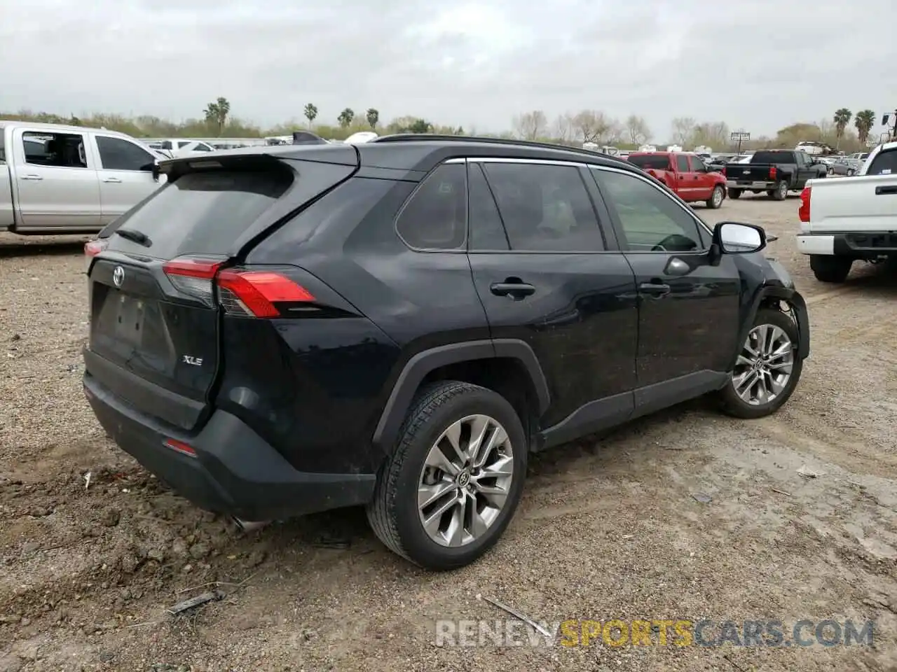 4 Photograph of a damaged car JTMC1RFV5LJ021653 TOYOTA RAV4 2020