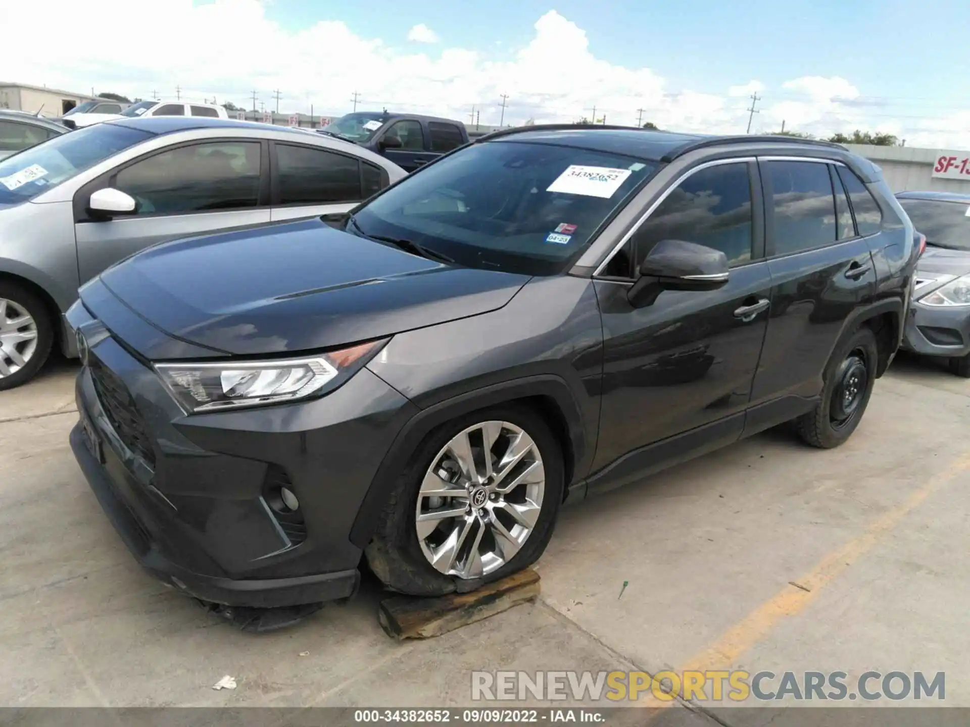 2 Photograph of a damaged car JTMC1RFV6LD055938 TOYOTA RAV4 2020