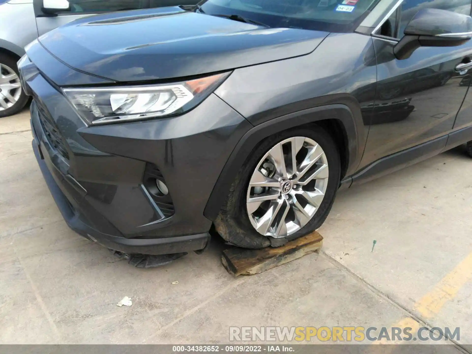 6 Photograph of a damaged car JTMC1RFV6LD055938 TOYOTA RAV4 2020