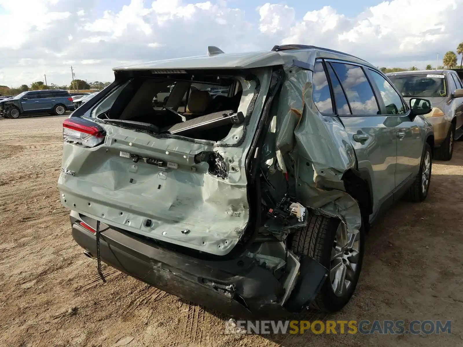 4 Photograph of a damaged car JTMC1RFV7LD520579 TOYOTA RAV4 2020