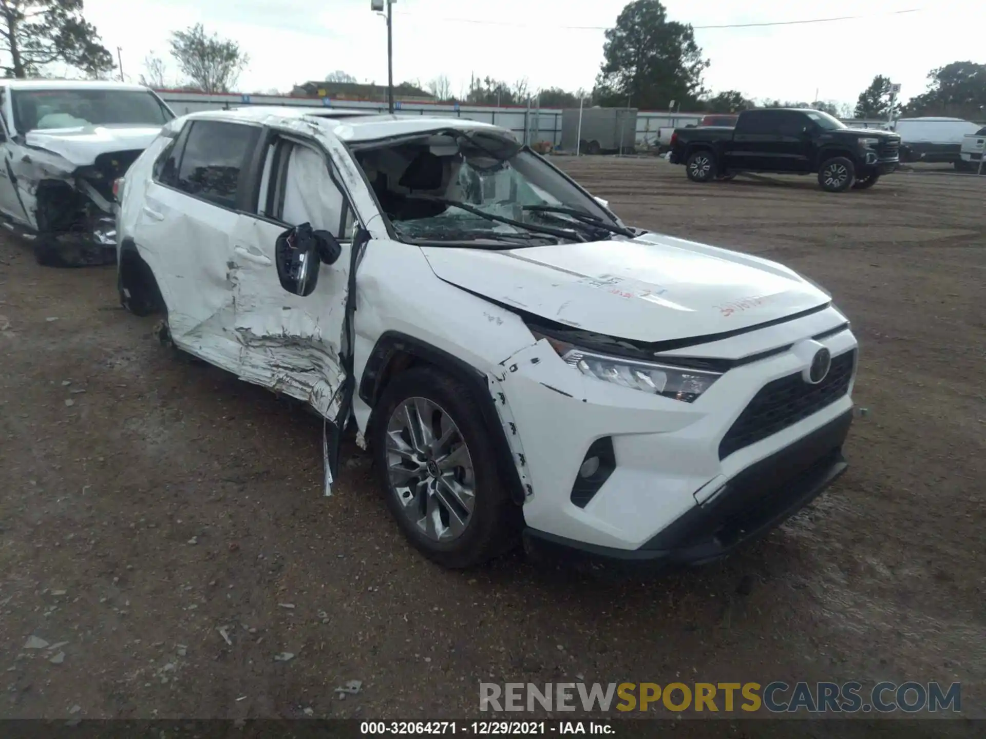 1 Photograph of a damaged car JTMC1RFV8LD522146 TOYOTA RAV4 2020