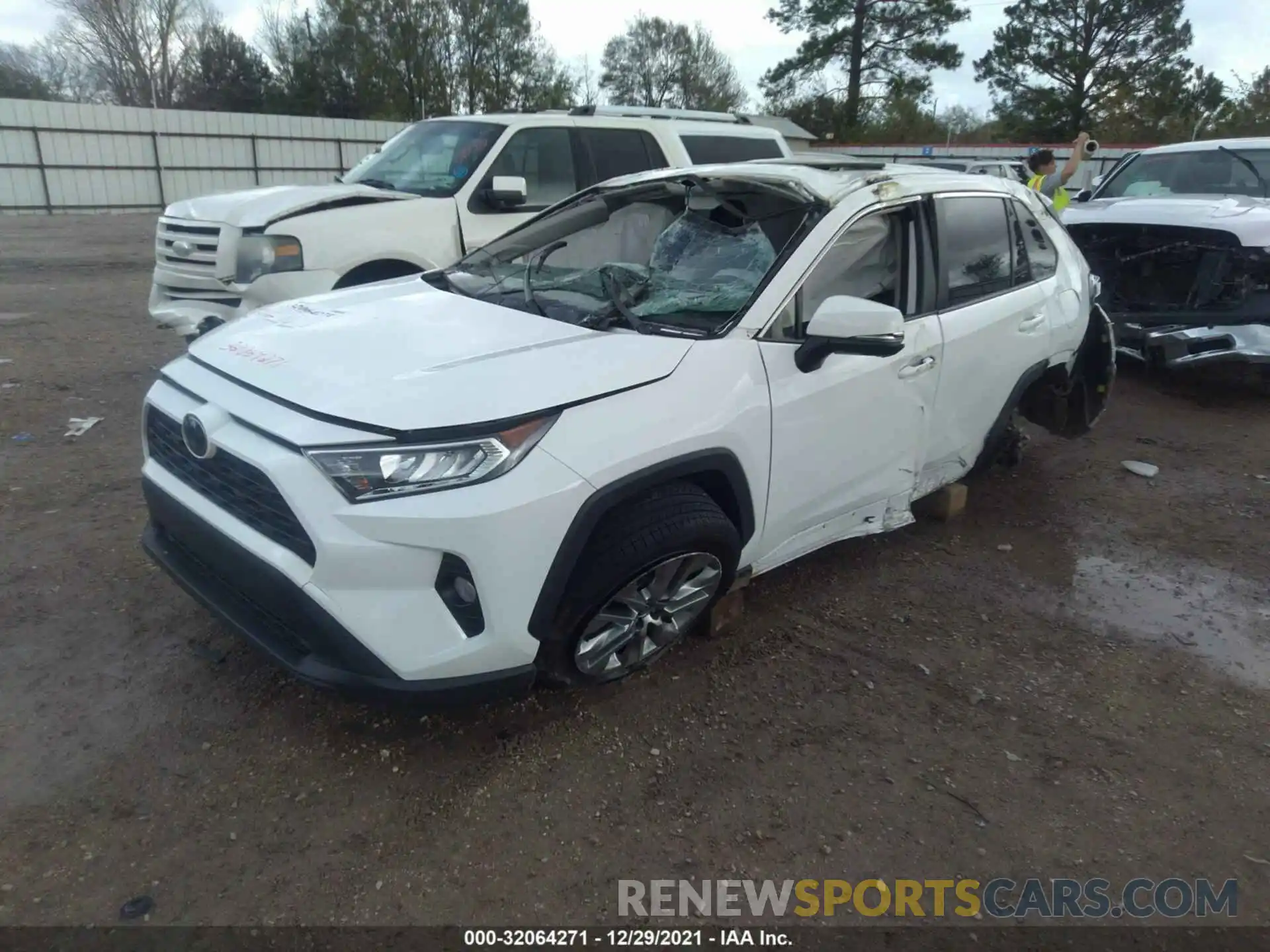 2 Photograph of a damaged car JTMC1RFV8LD522146 TOYOTA RAV4 2020