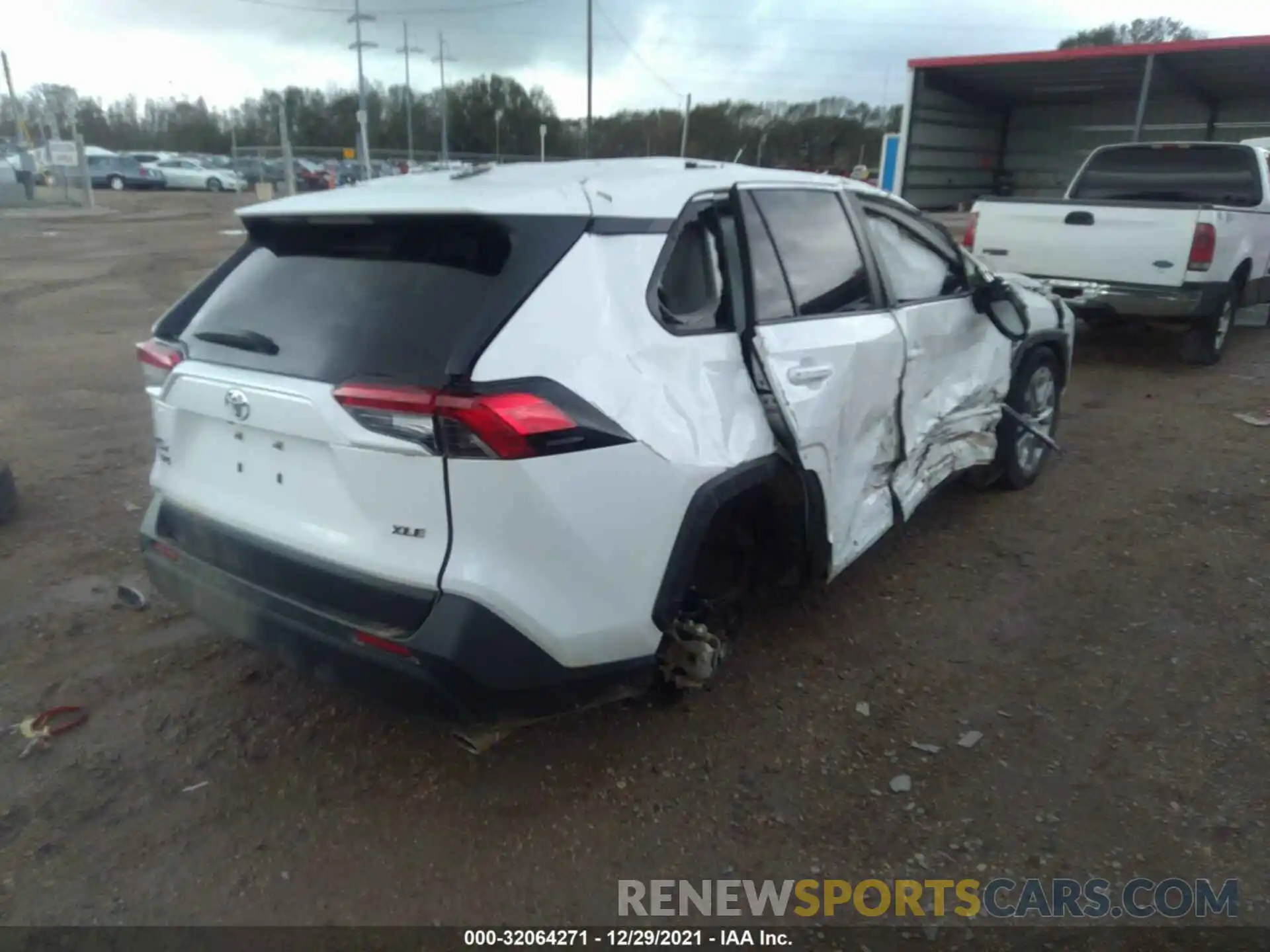 4 Photograph of a damaged car JTMC1RFV8LD522146 TOYOTA RAV4 2020