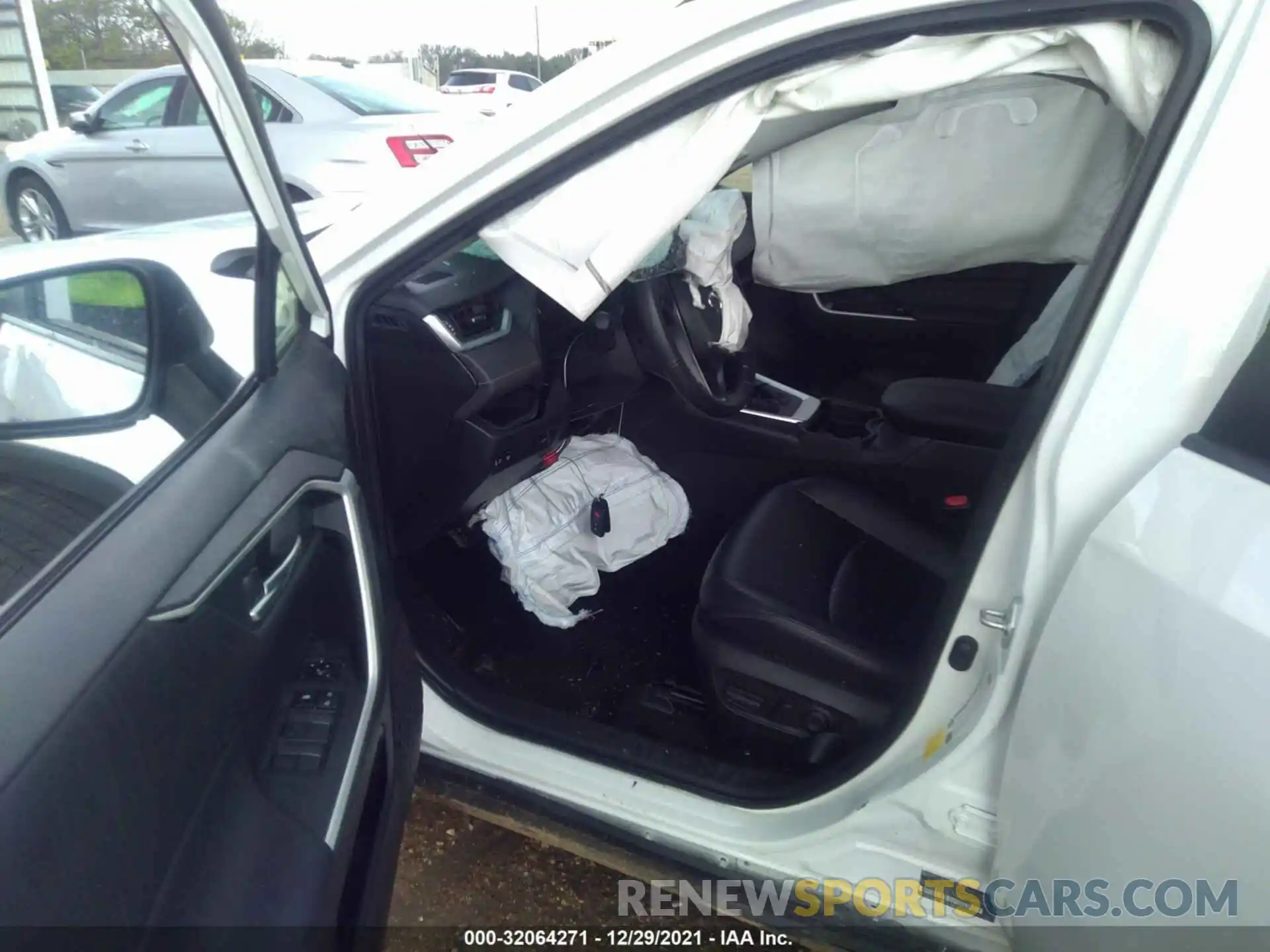 5 Photograph of a damaged car JTMC1RFV8LD522146 TOYOTA RAV4 2020