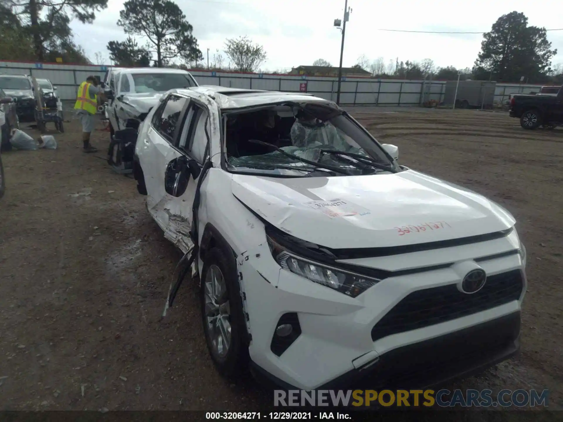 6 Photograph of a damaged car JTMC1RFV8LD522146 TOYOTA RAV4 2020